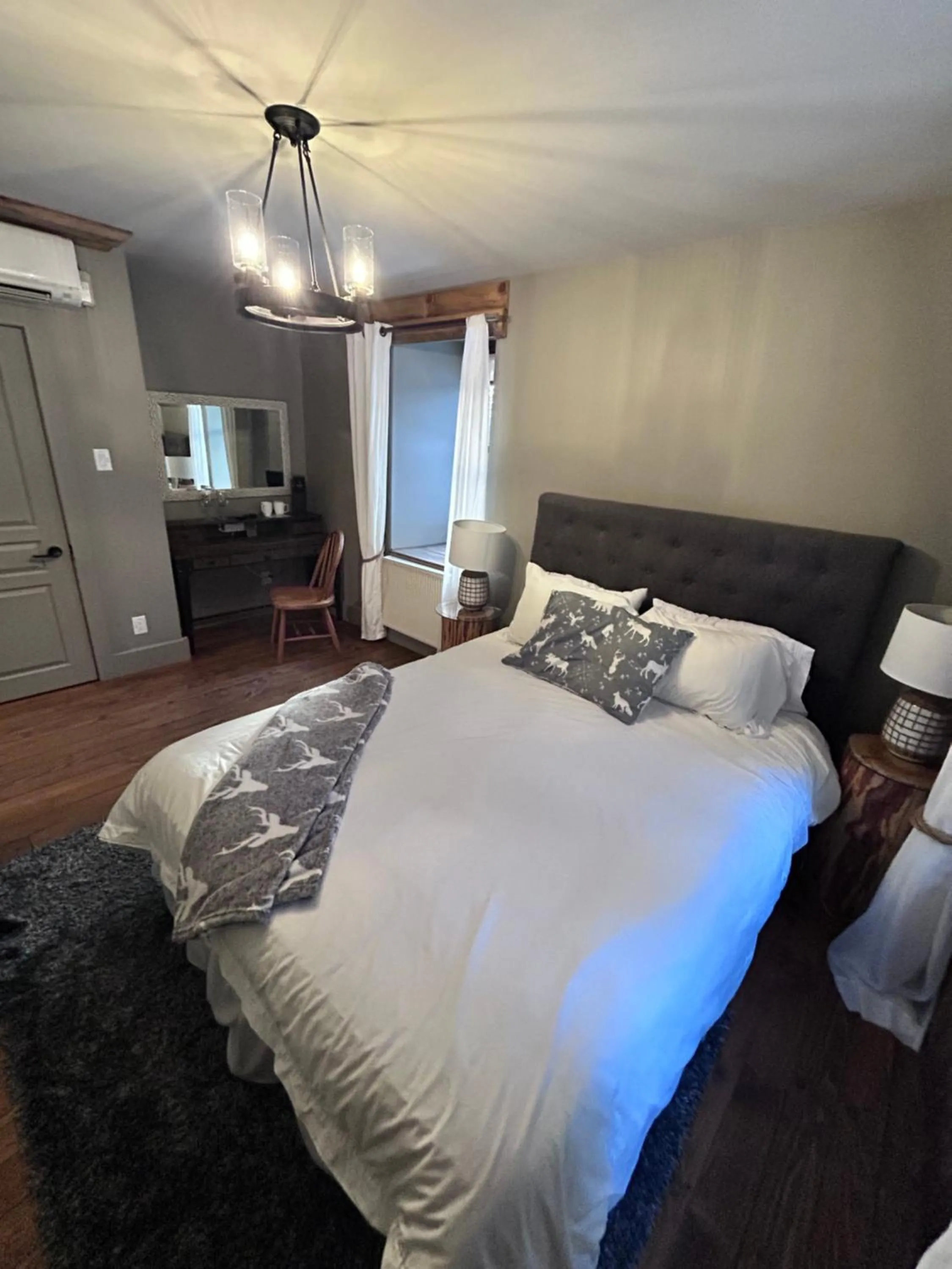 Bed in Auberge le Cosy Tremblant