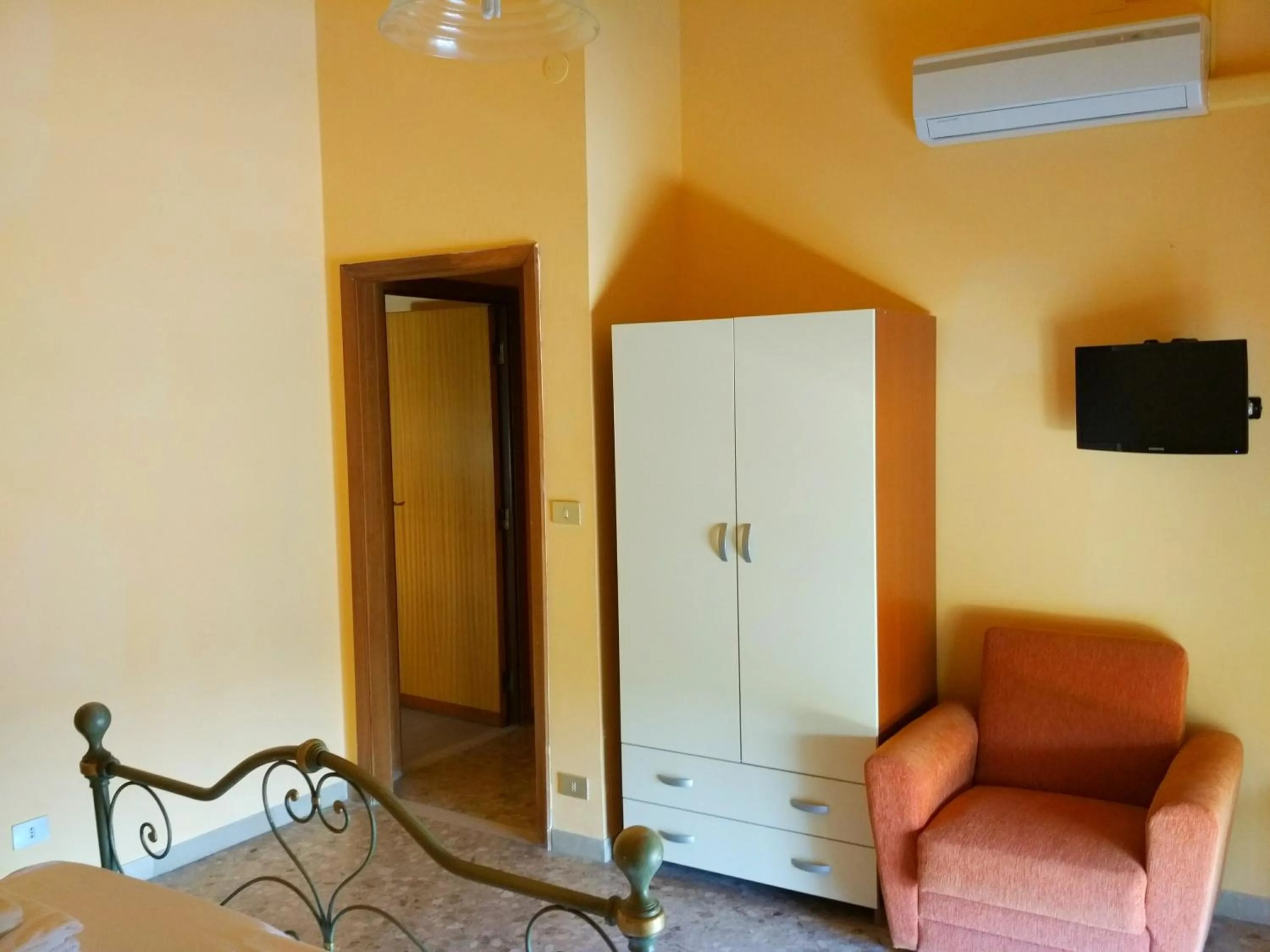 Photo of the whole room in B&B Il Parco Dei Pini