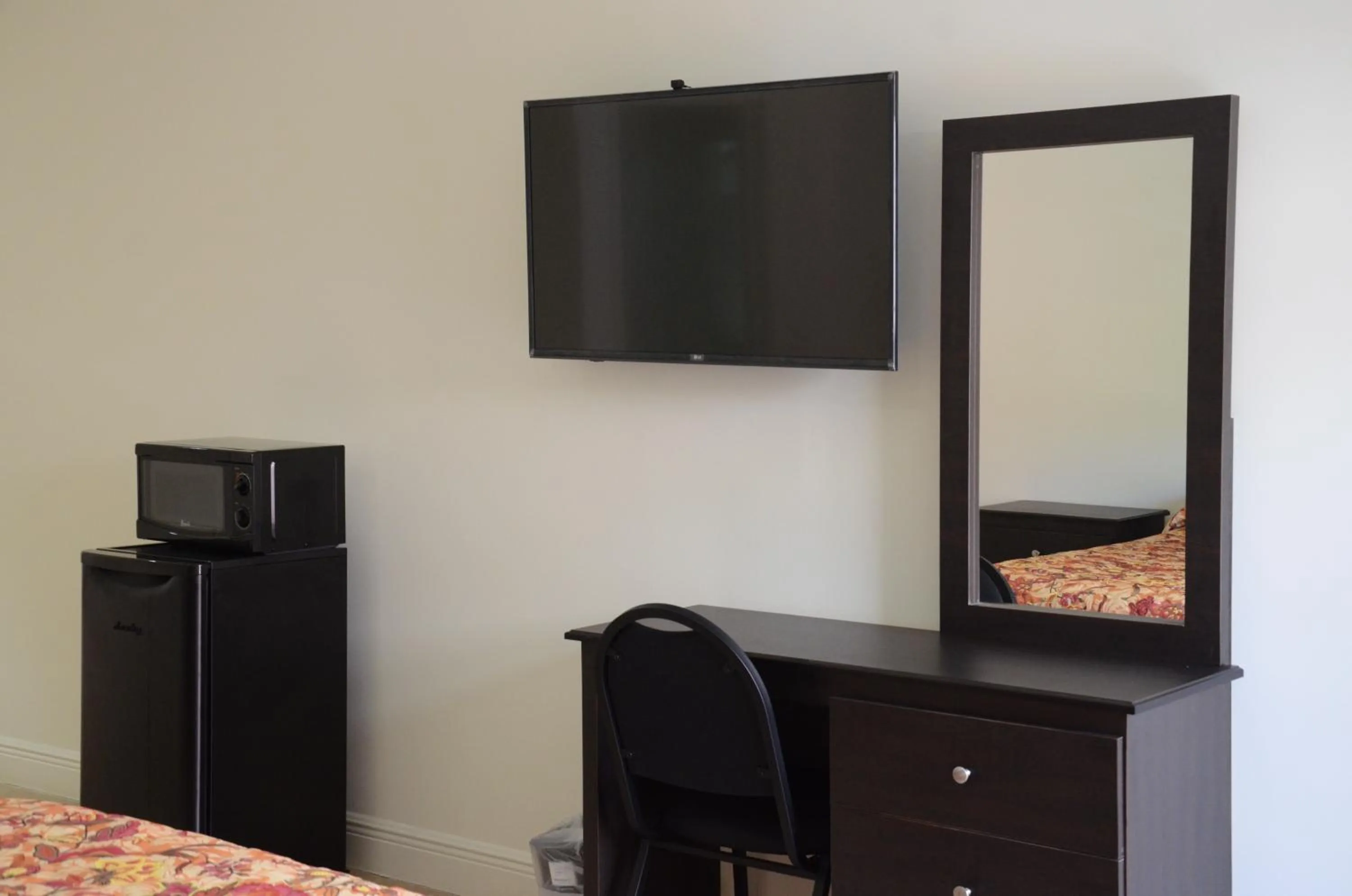 Bedroom in Carl's El Padre Motel