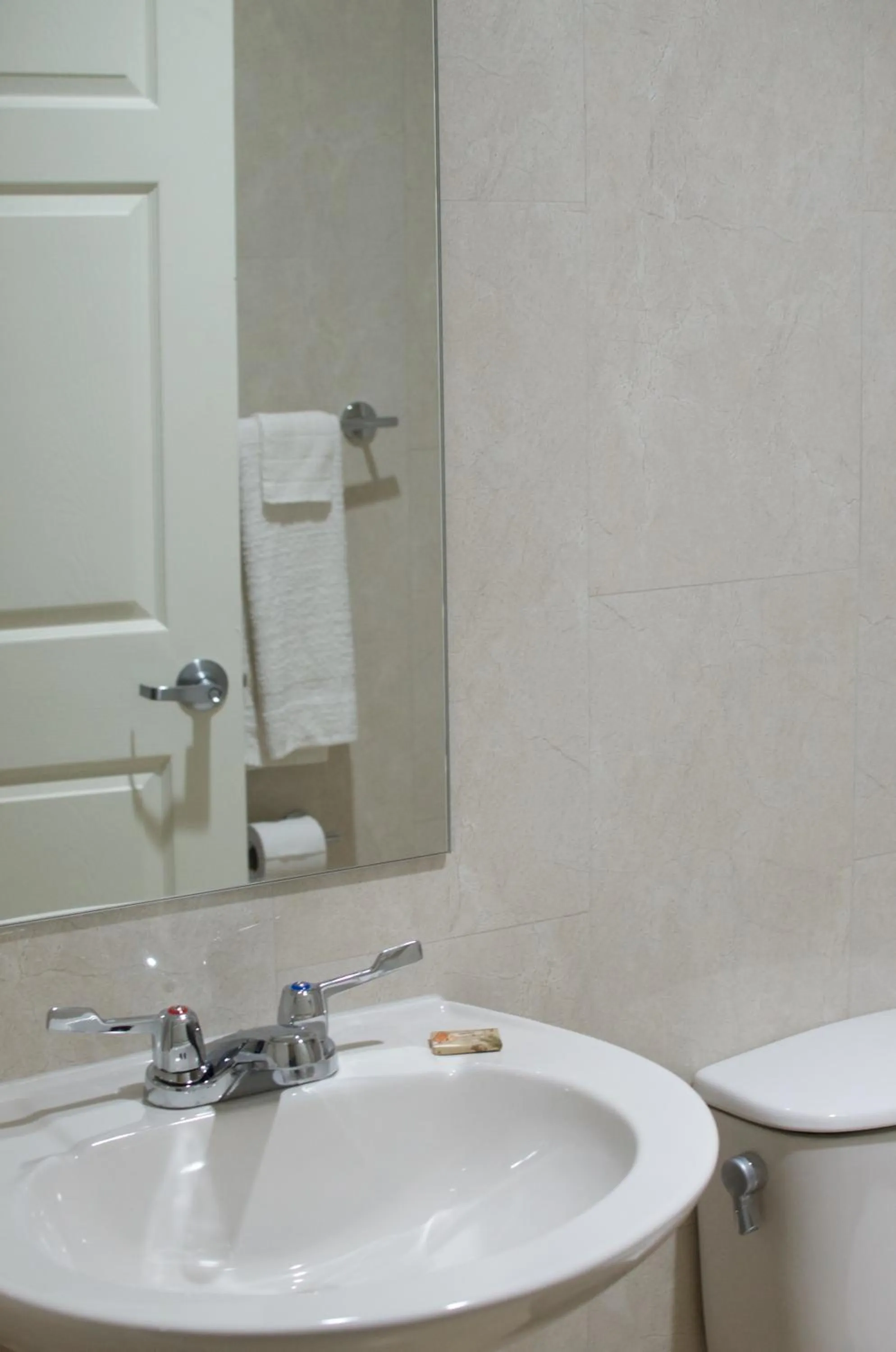 Bathroom in Carl's El Padre Motel