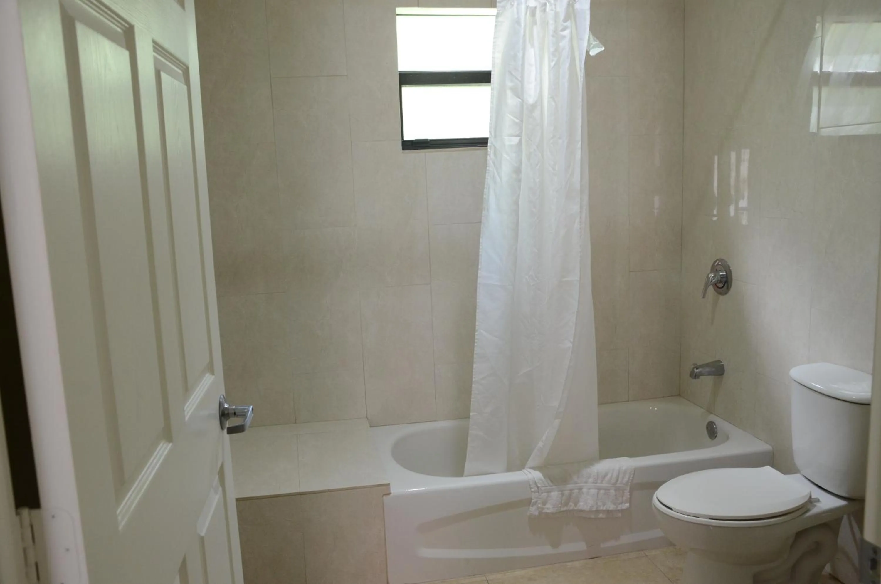 Bathroom in Carl's El Padre Motel