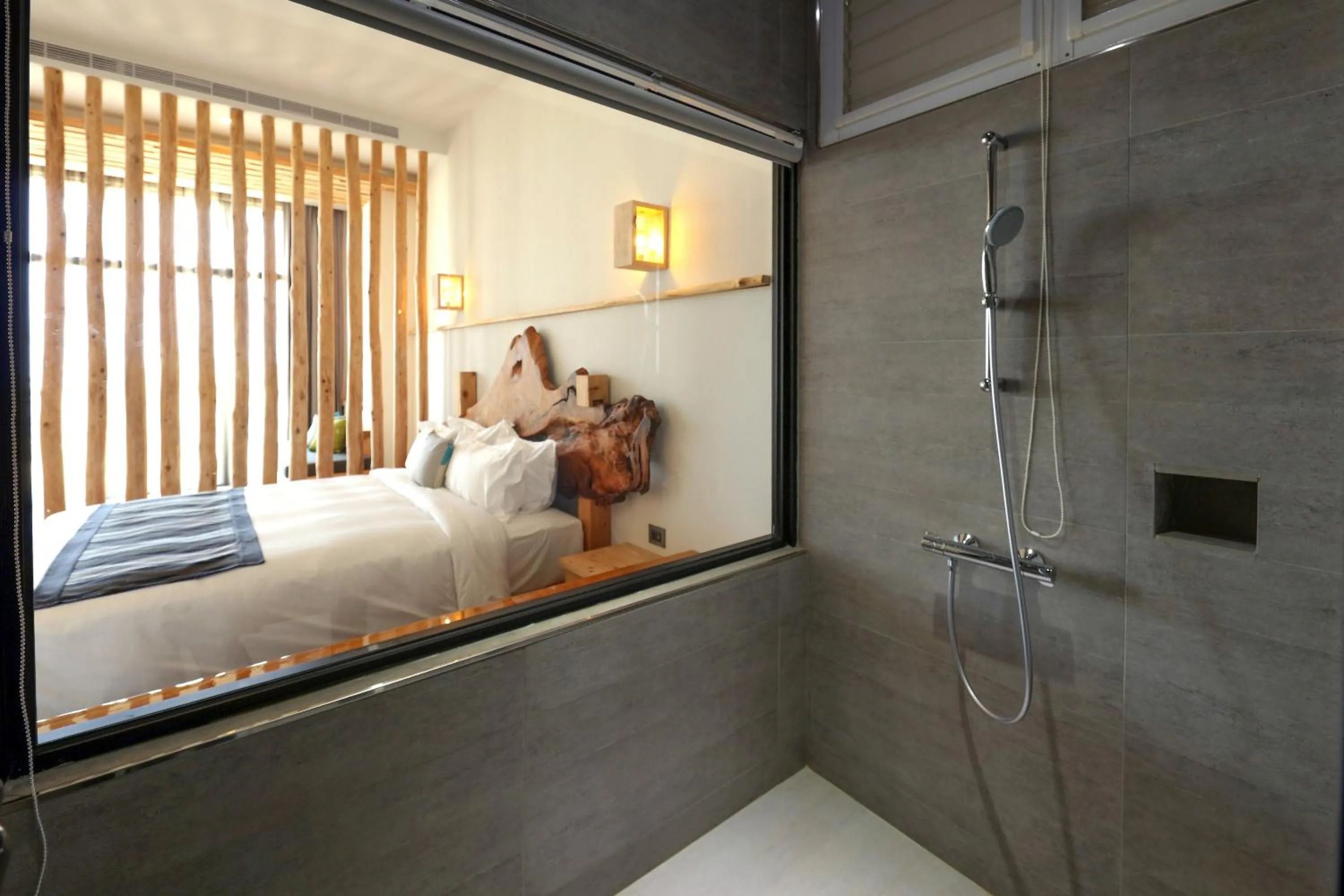 Shower, Bed in SkyeBay Club