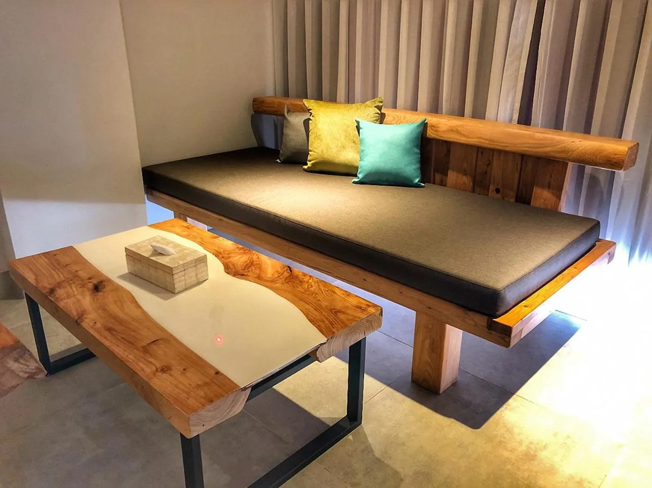 Living room, Bed in SkyeBay Club