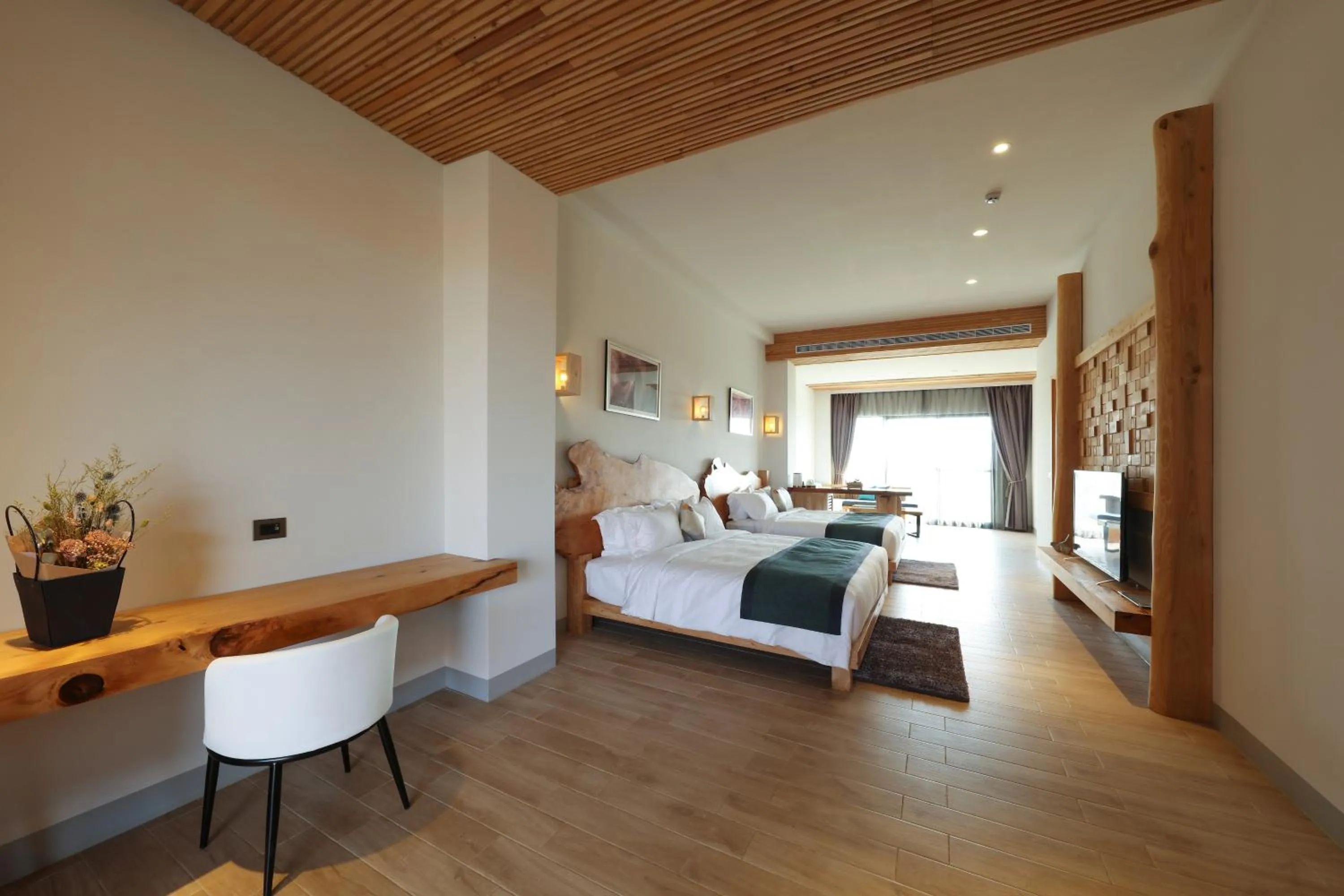 Photo of the whole room, Bed in SkyeBay Club