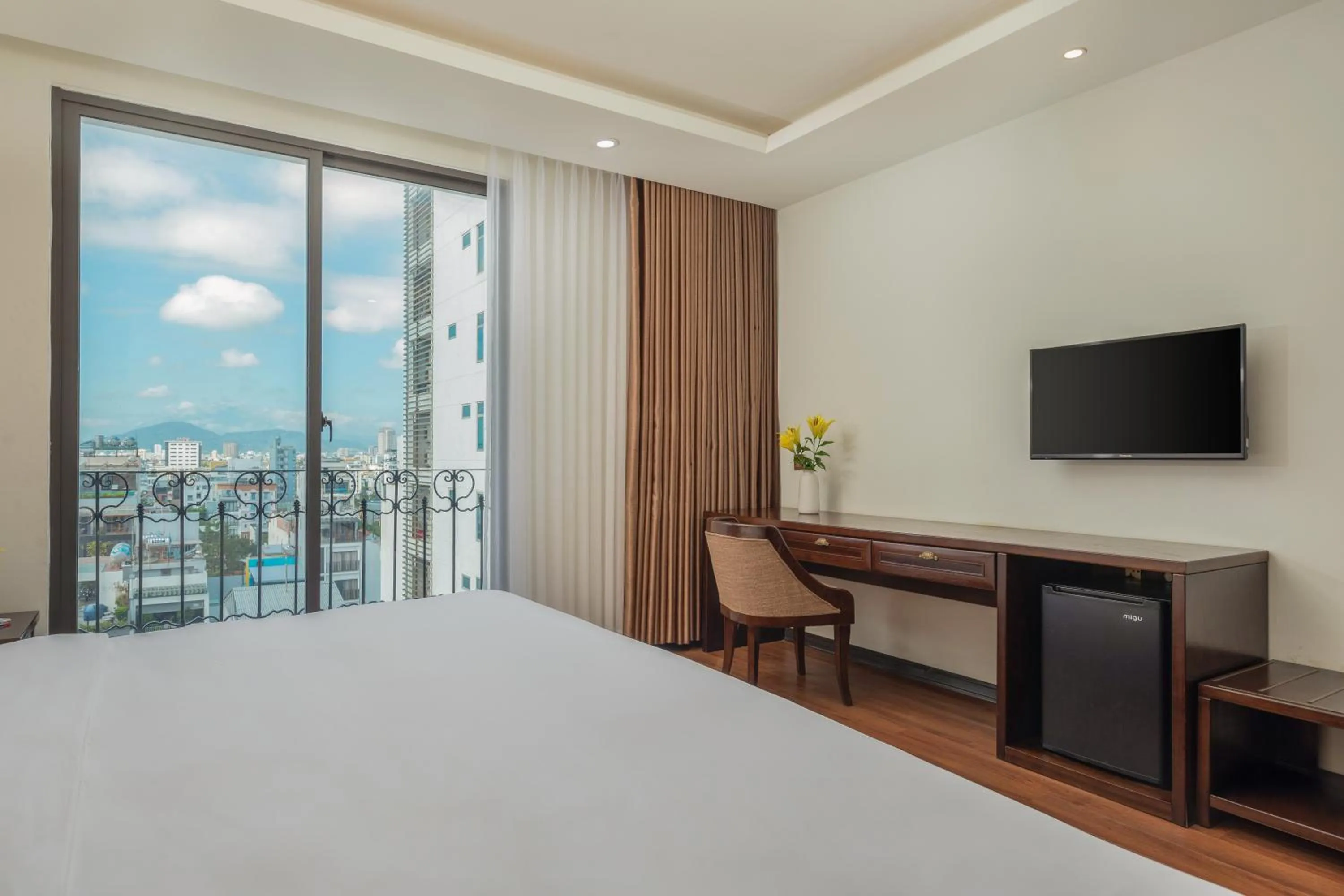 Communal lounge/ TV room, Bed in Palazzo Boutique Hotel