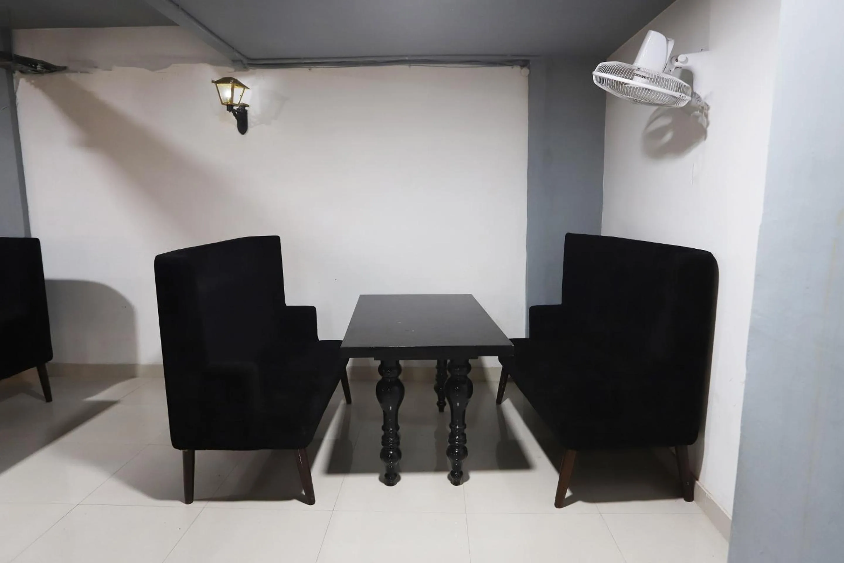 Restaurant/places to eat in Super Capital O Levanti Near Aravali Biodiversity Park