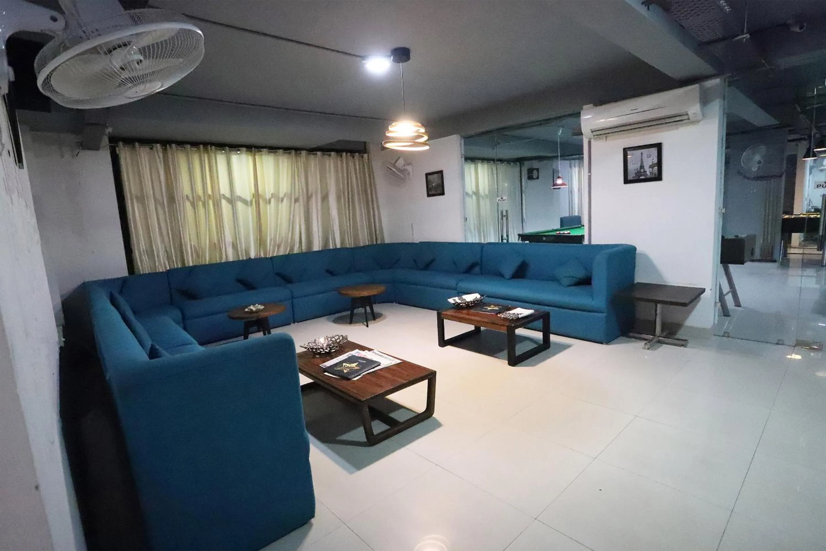 Lobby or reception in Super Capital O Levanti Near Aravali Biodiversity Park