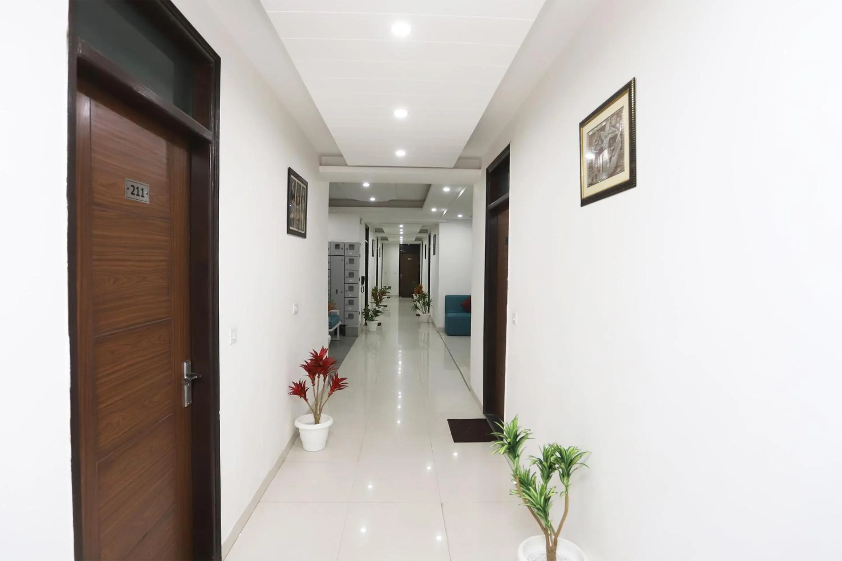 Lobby or reception in Super Capital O Levanti Near Aravali Biodiversity Park