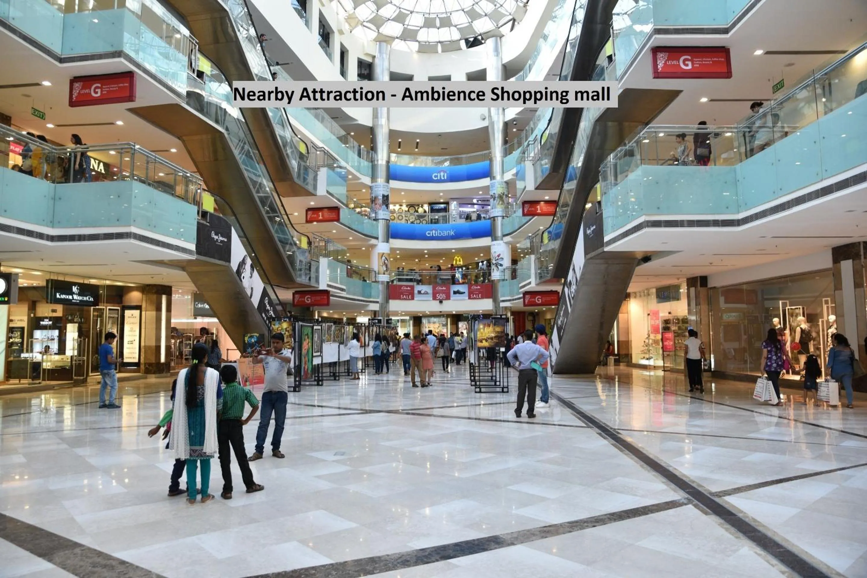 Lobby or reception in Super Capital O Levanti Near Aravali Biodiversity Park