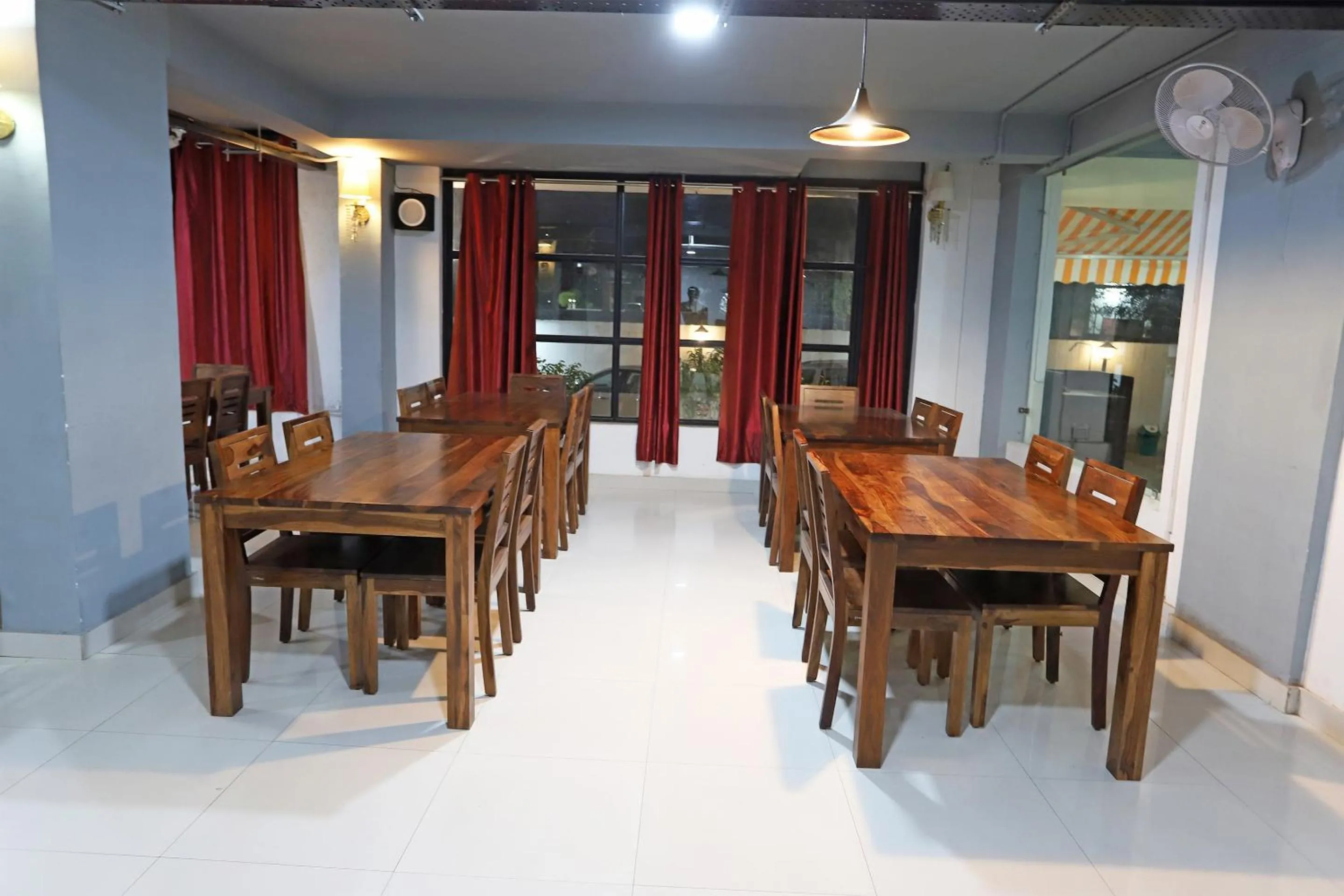 Restaurant/places to eat in Super Capital O Levanti Near Aravali Biodiversity Park
