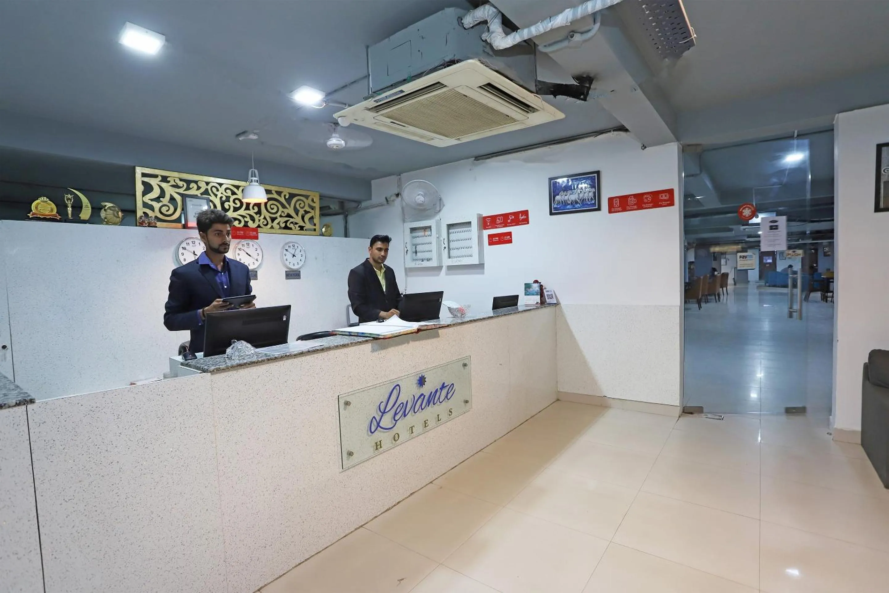 Lobby or reception in Super Capital O Levanti Near Aravali Biodiversity Park