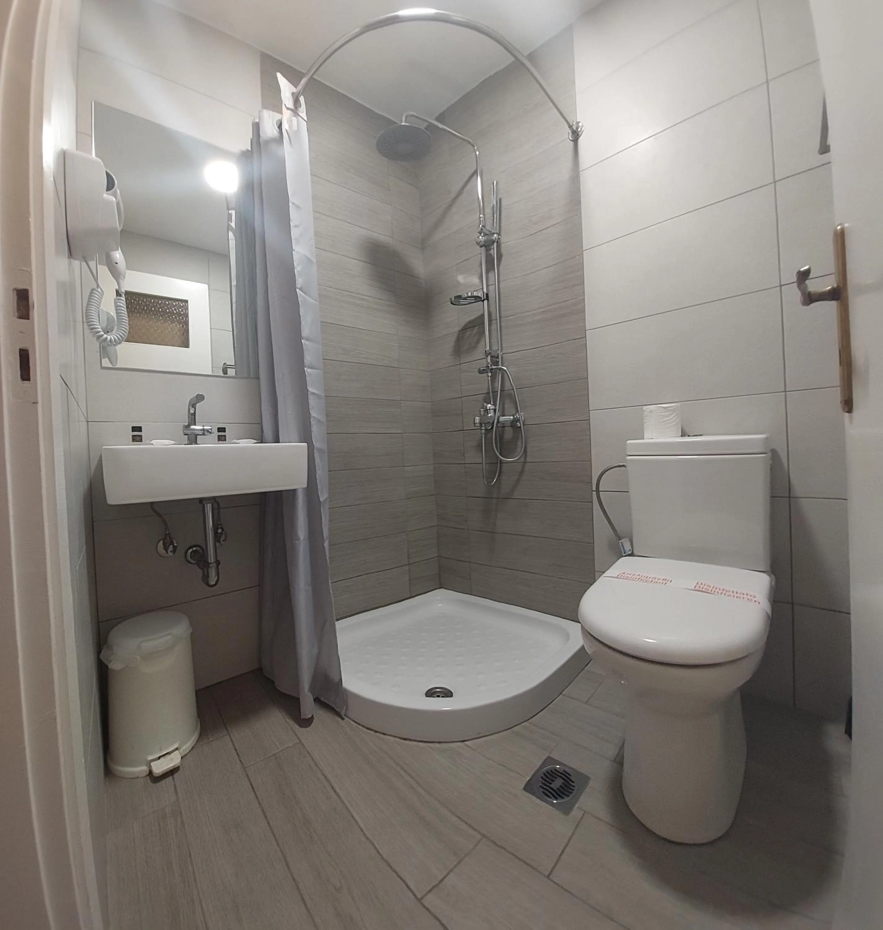 Bathroom in Hotel Avra