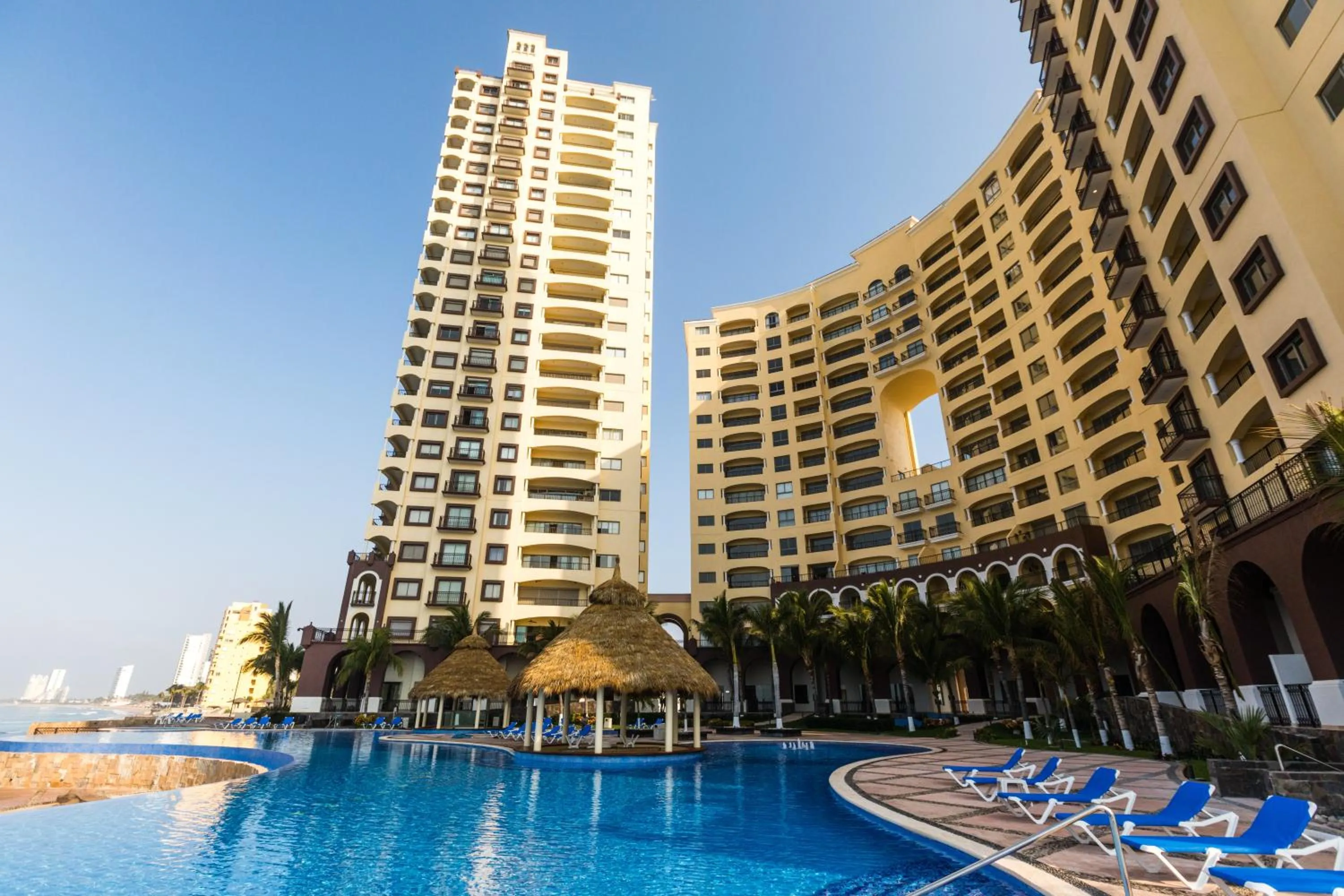 Property building in Petit Luxe Las Gavias Penthouse