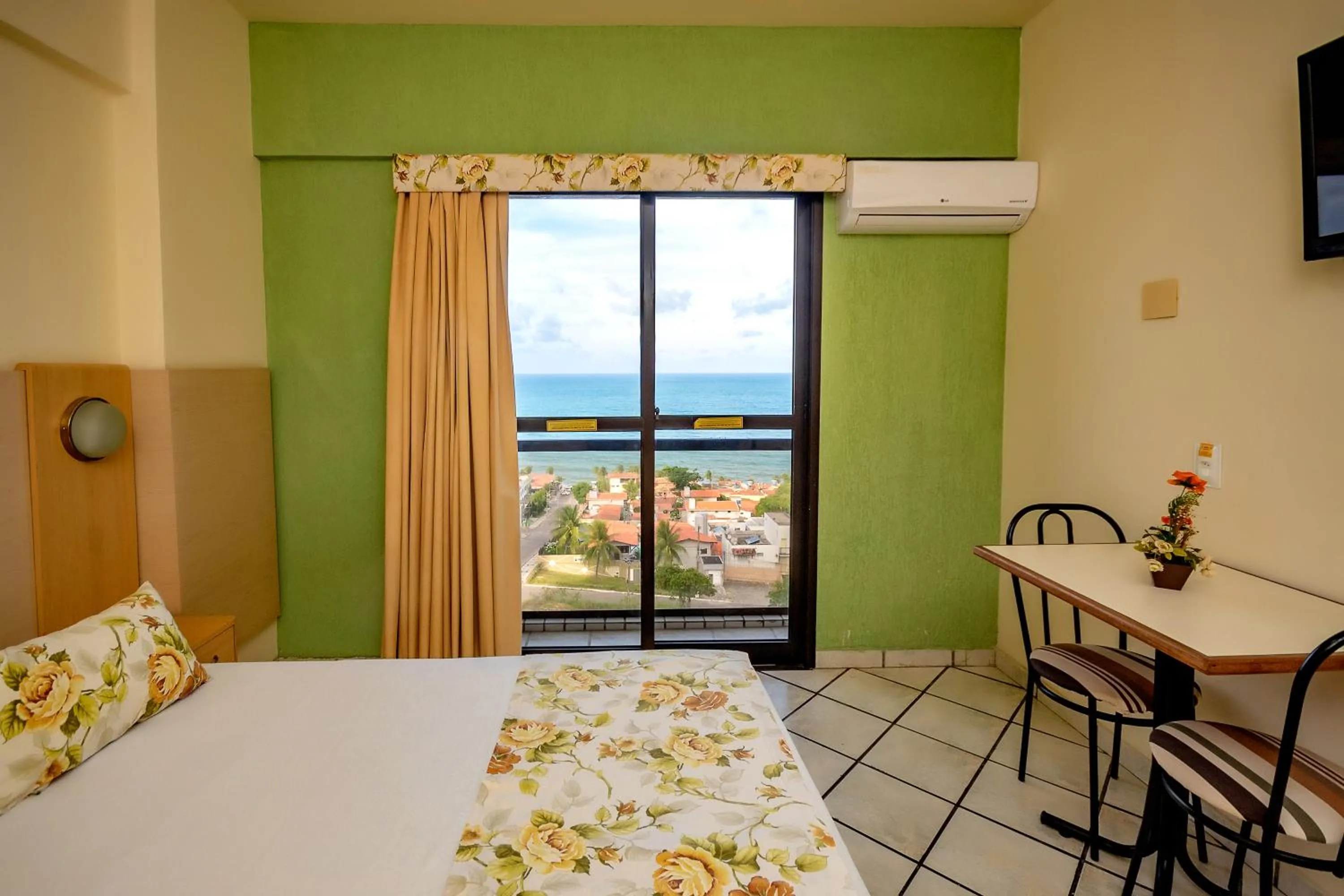 Photo of the whole room, Bed in Yak Beach Hotel Ponta Negra