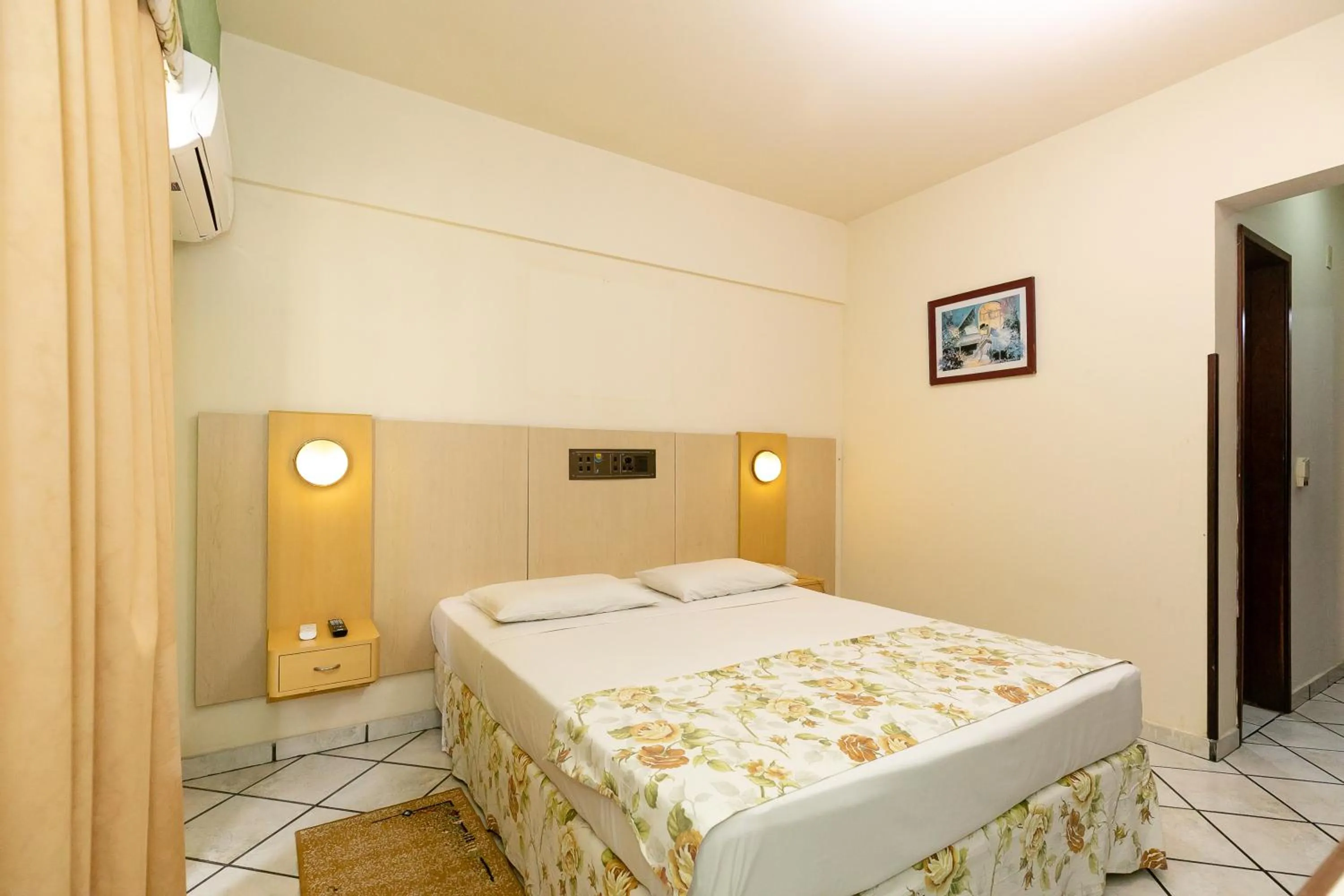 Bedroom, Bed in Yak Beach Hotel Ponta Negra