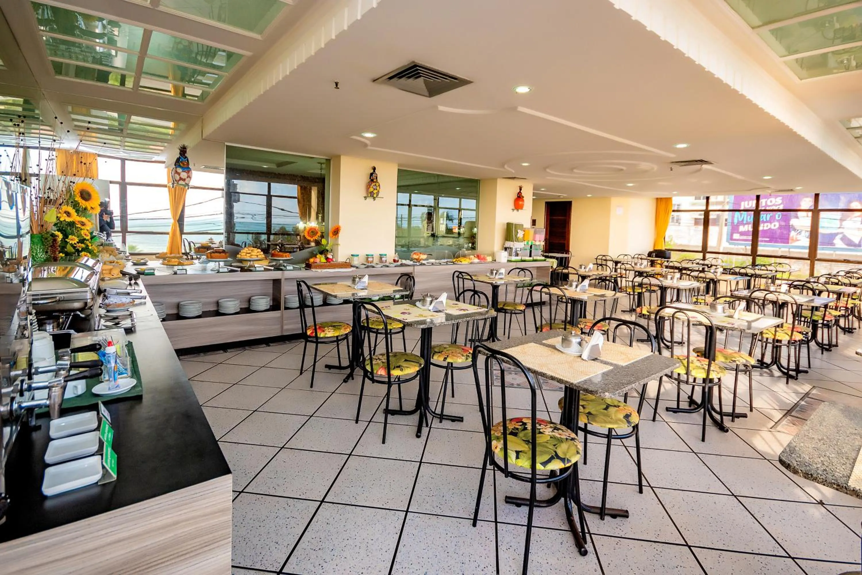 Restaurant/places to eat in Yak Beach Hotel Ponta Negra