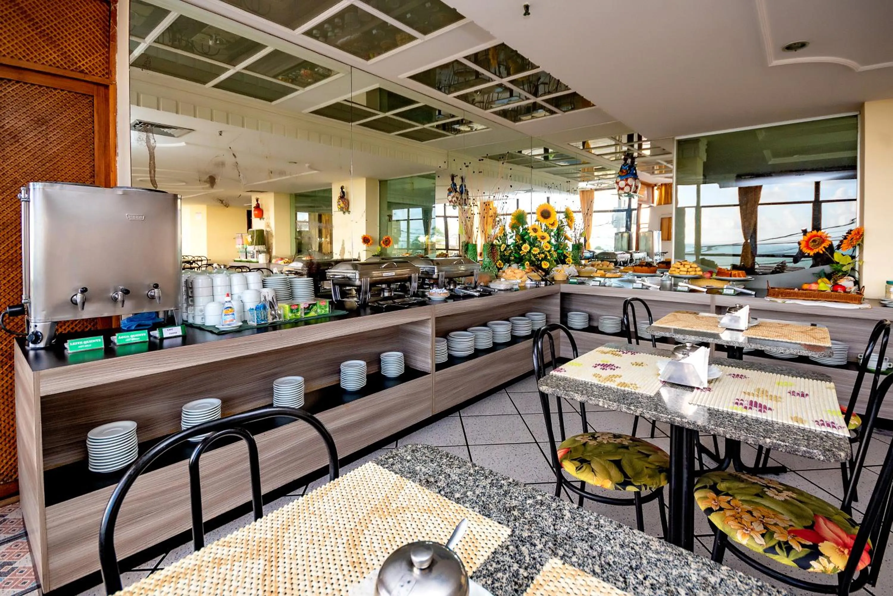 Restaurant/places to eat in Yak Beach Hotel Ponta Negra