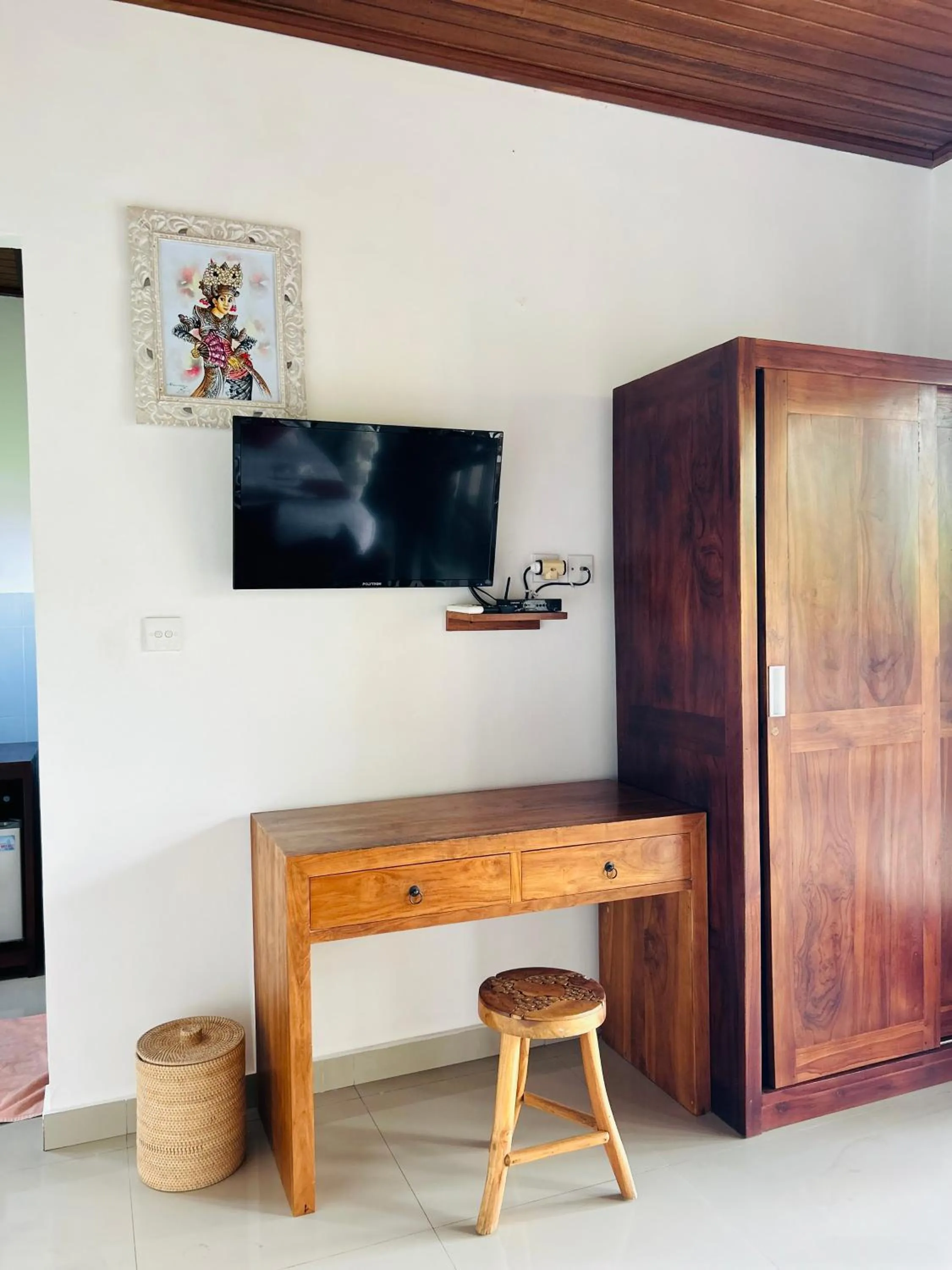 Communal lounge/ TV room in Canting Bali Suite