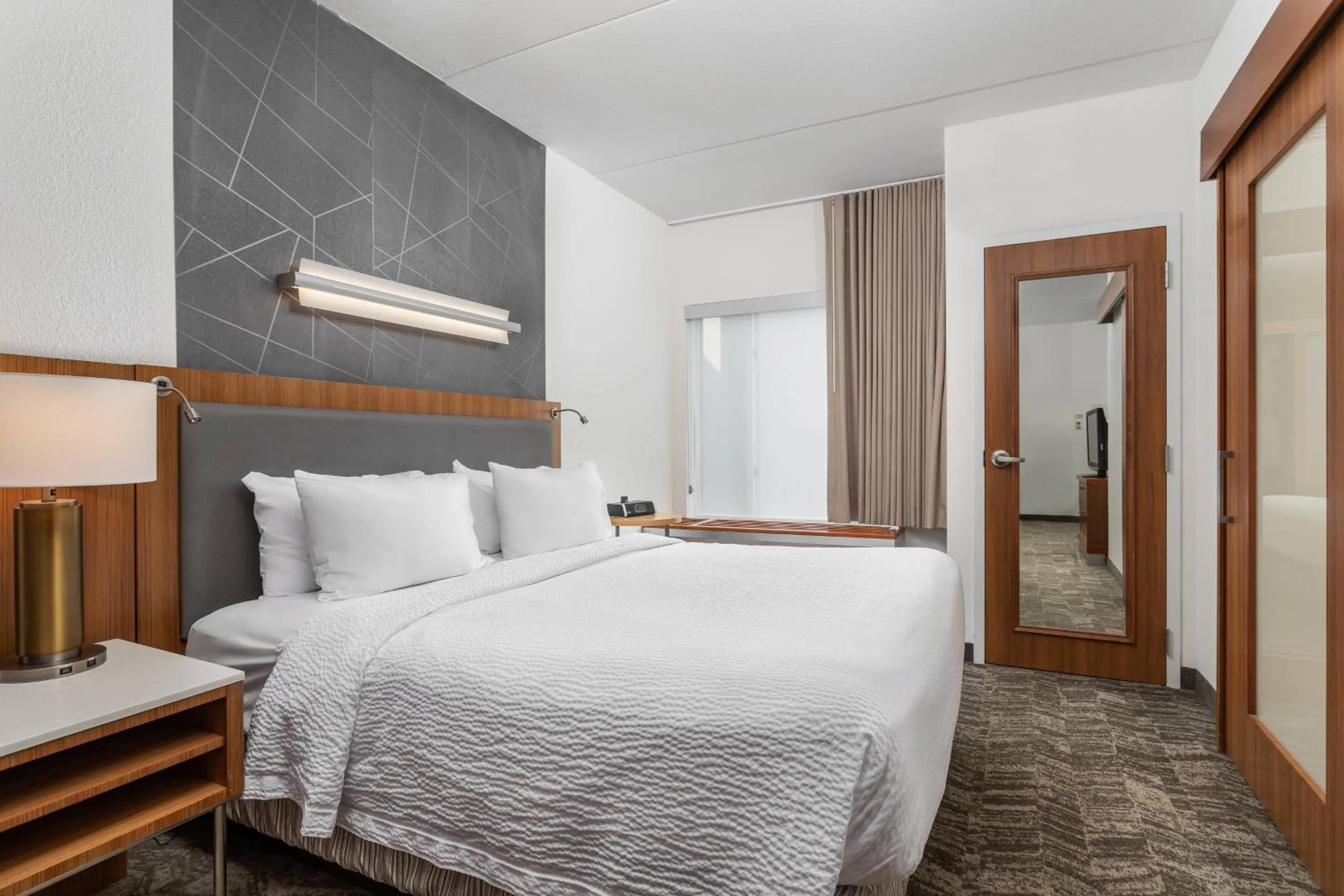 Photo of the whole room, Bed in SpringHill Suites by Marriott Downtown Chattanooga/Cameron Harbor