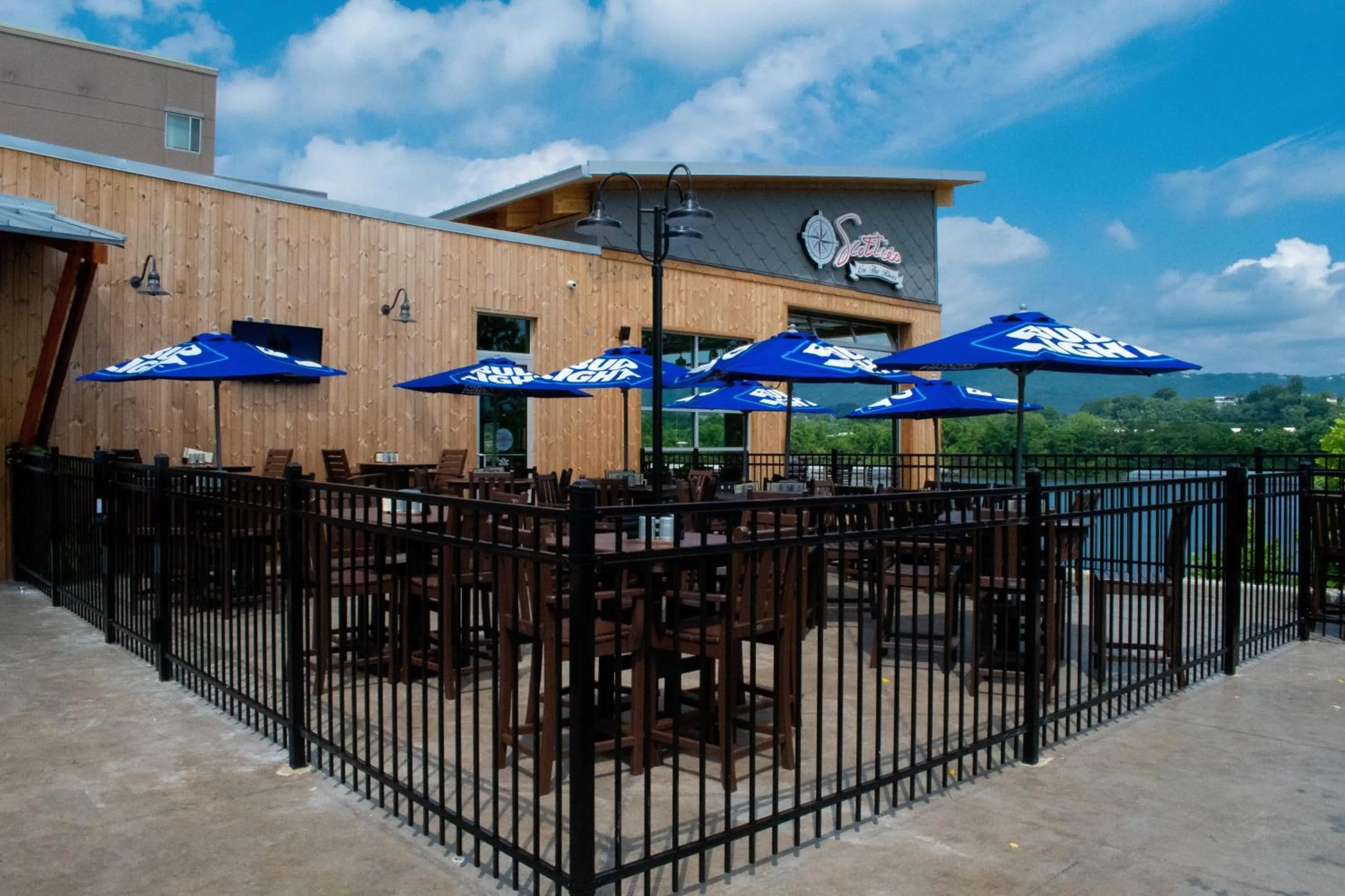 Restaurant/places to eat in SpringHill Suites by Marriott Downtown Chattanooga/Cameron Harbor