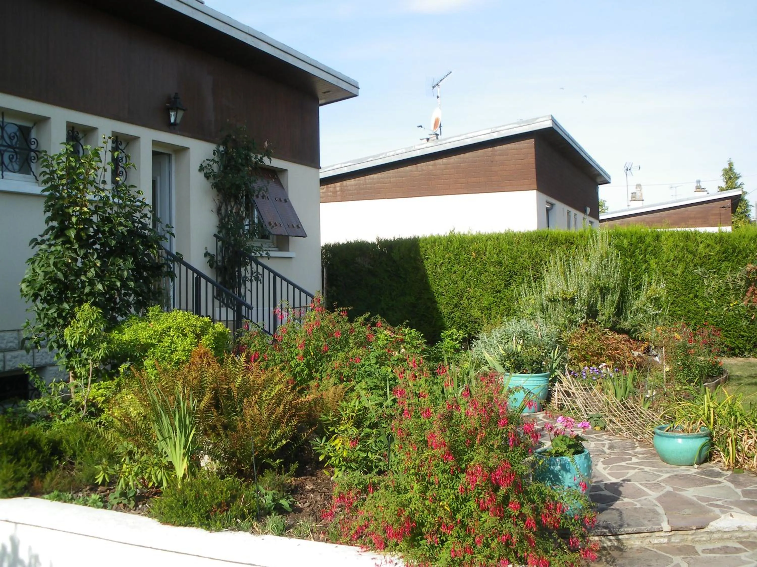 Facade/entrance in Chambre d'Hôtes - DOUCE NUI-THE