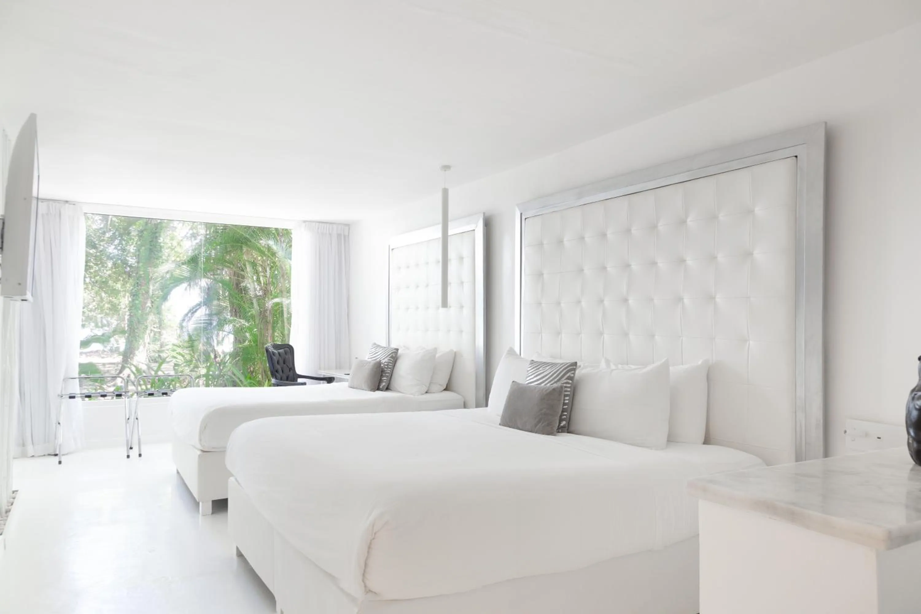 Photo of the whole room, Bed in Le Cameleon Hotel