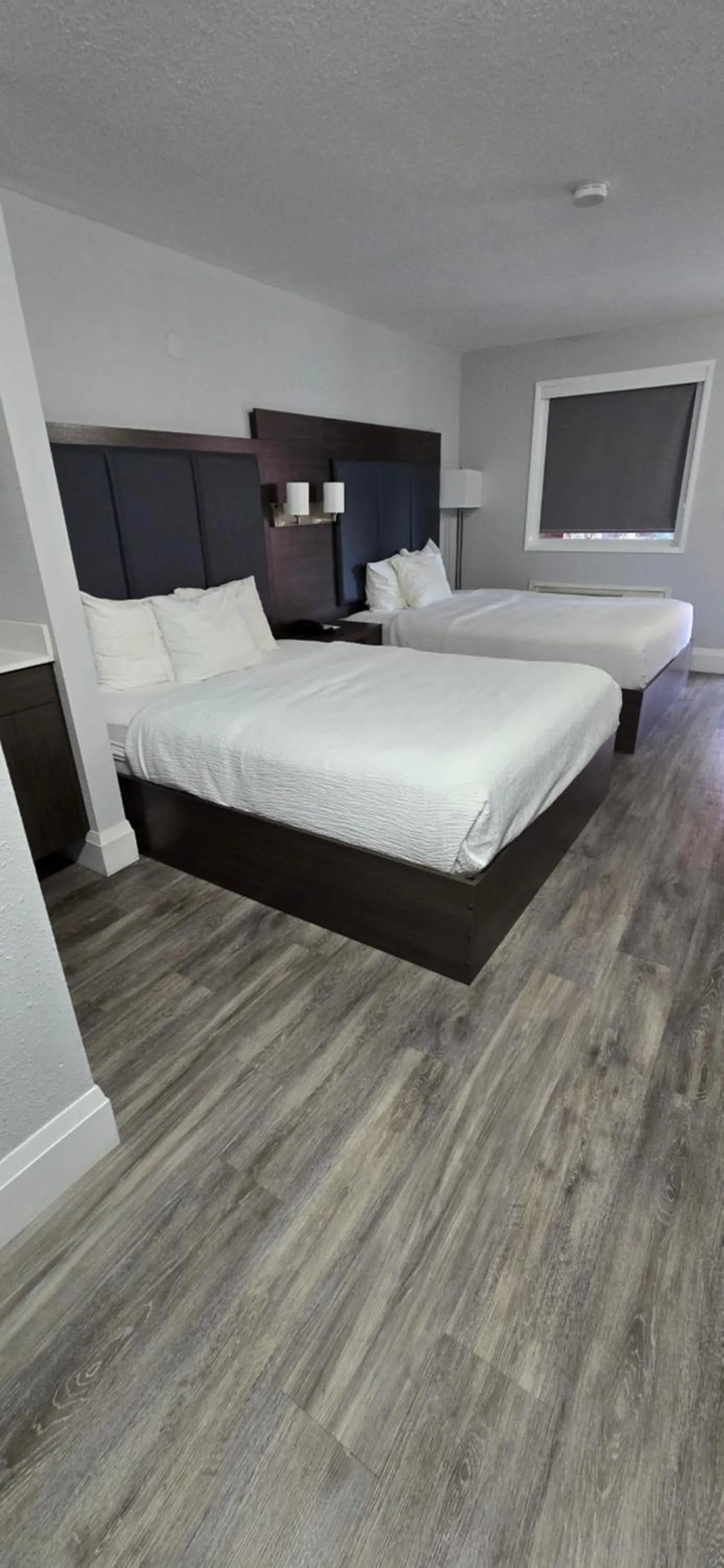 Bed in Park Inn by Radisson Osoyoos