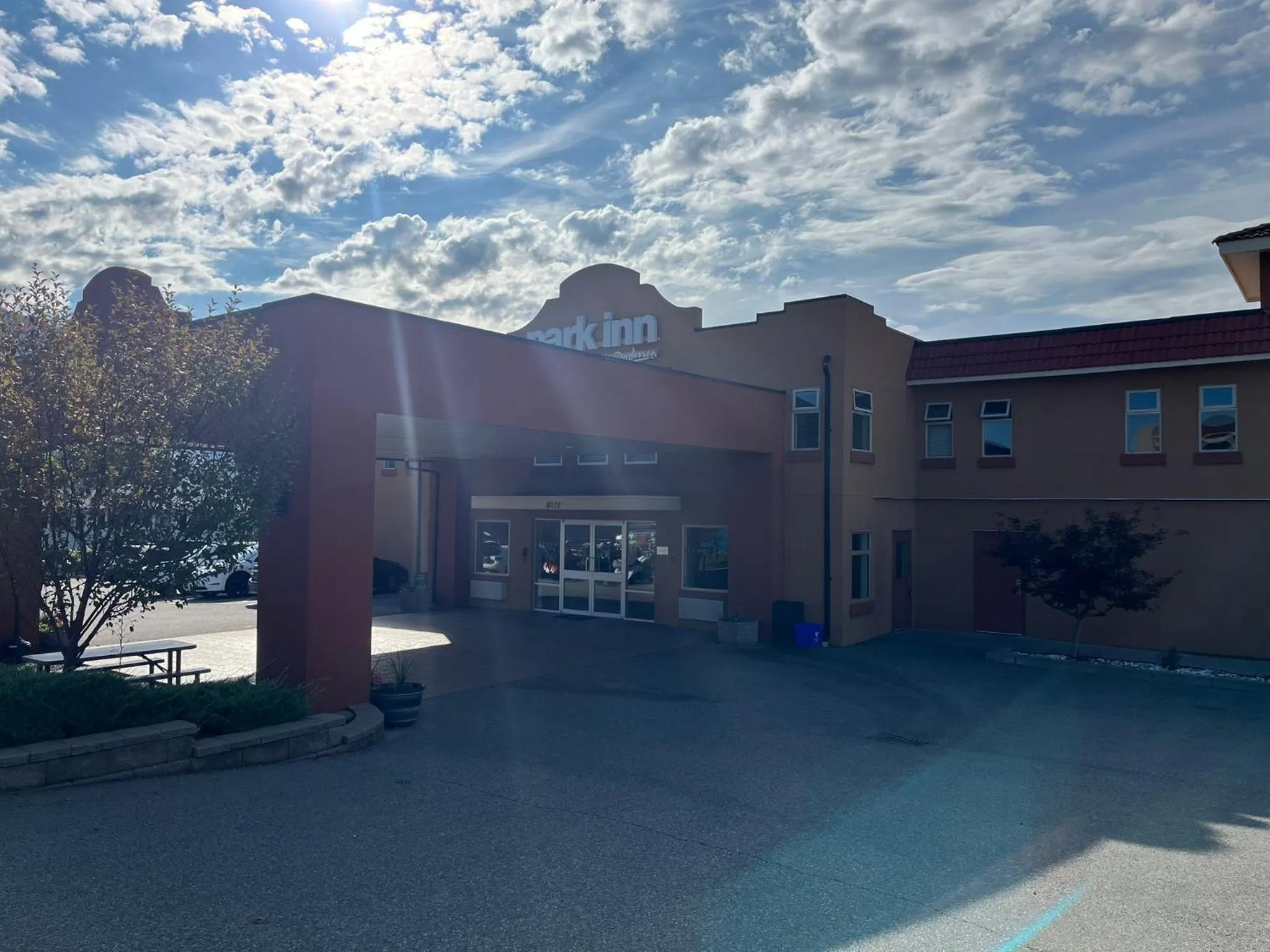 Property building in Park Inn by Radisson Osoyoos