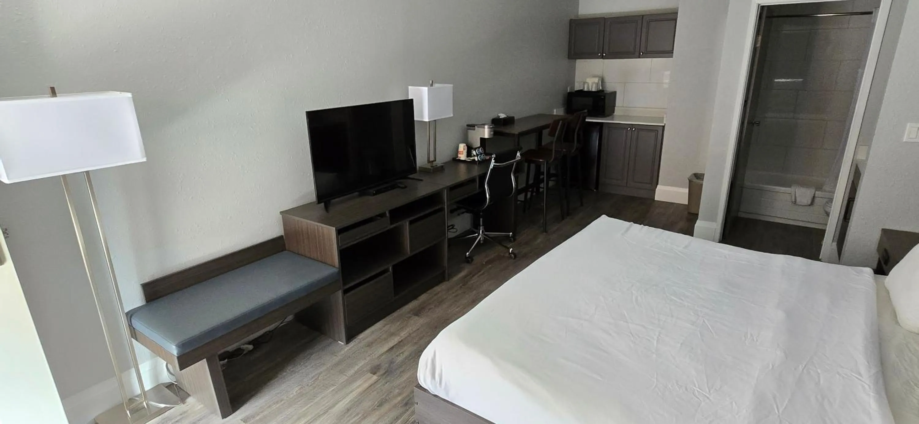 TV and multimedia, Bed in Park Inn by Radisson Osoyoos