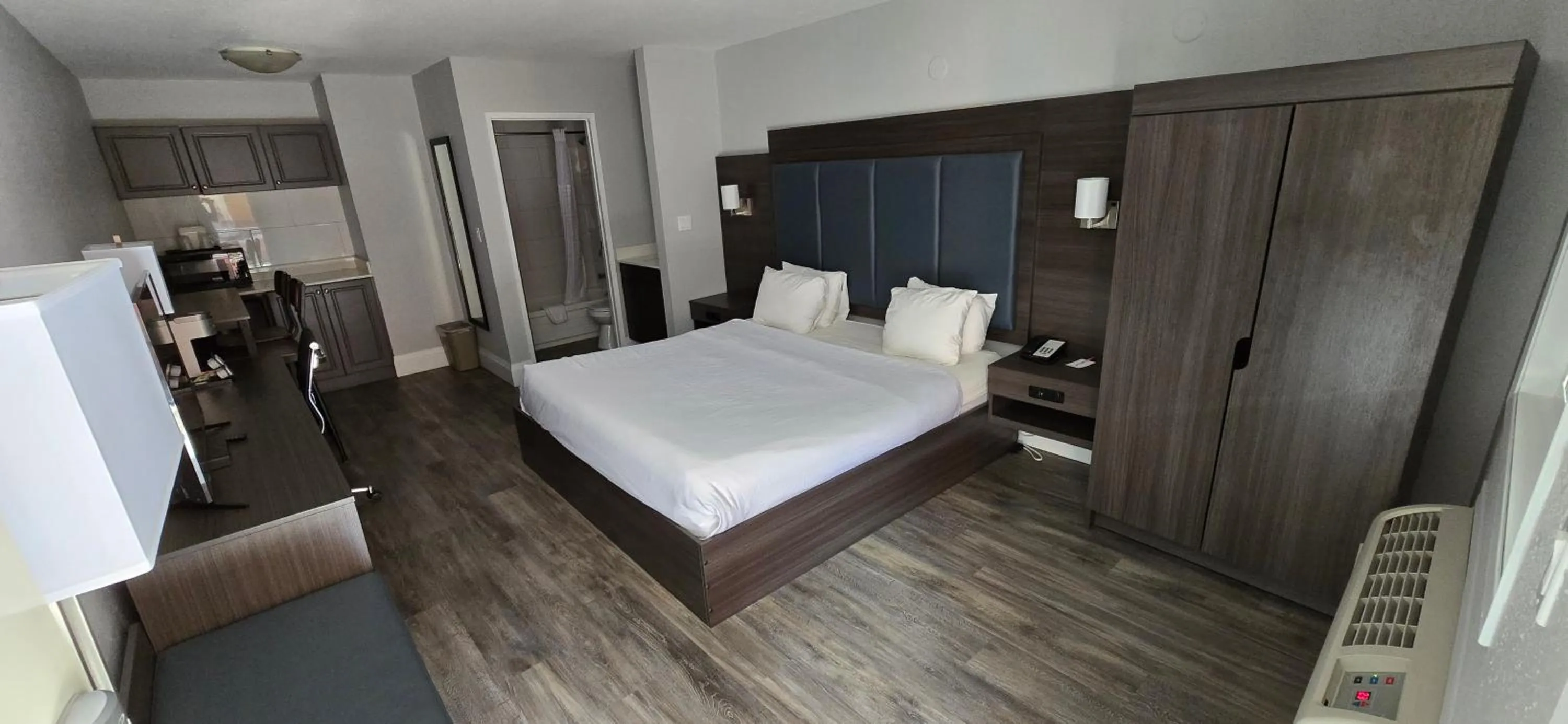 Bedroom, Bed in Park Inn by Radisson Osoyoos