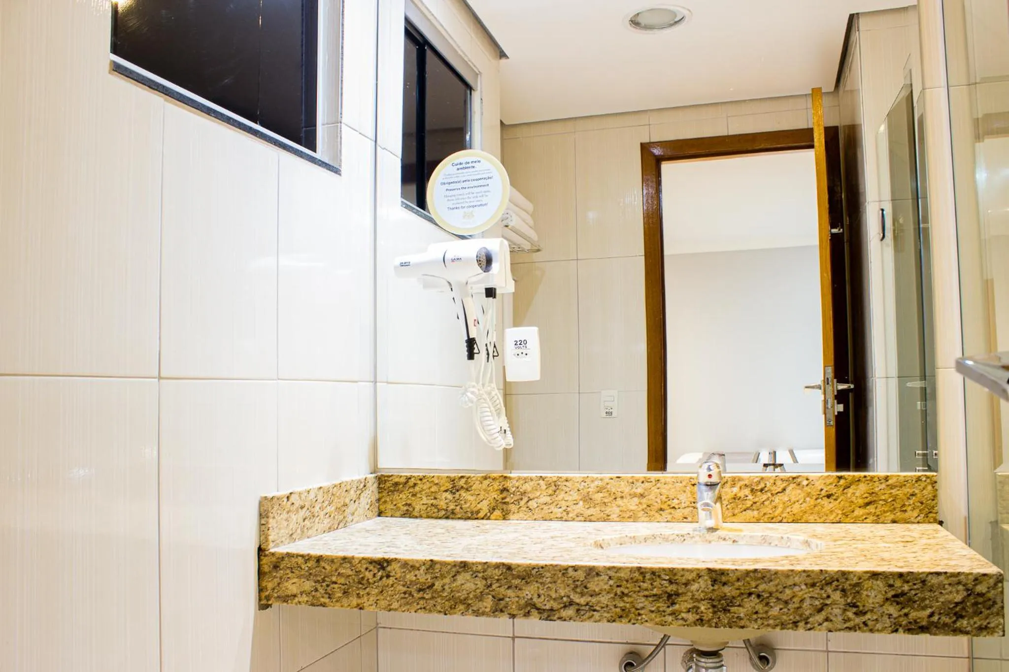 Bathroom in Imperial Plaza Hotel