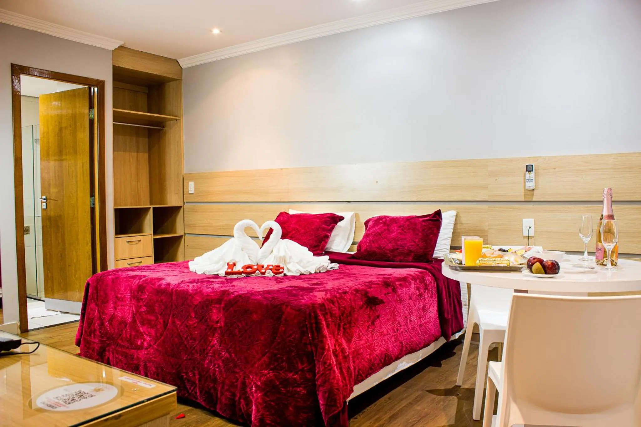 Bedroom, Bed in Imperial Plaza Hotel