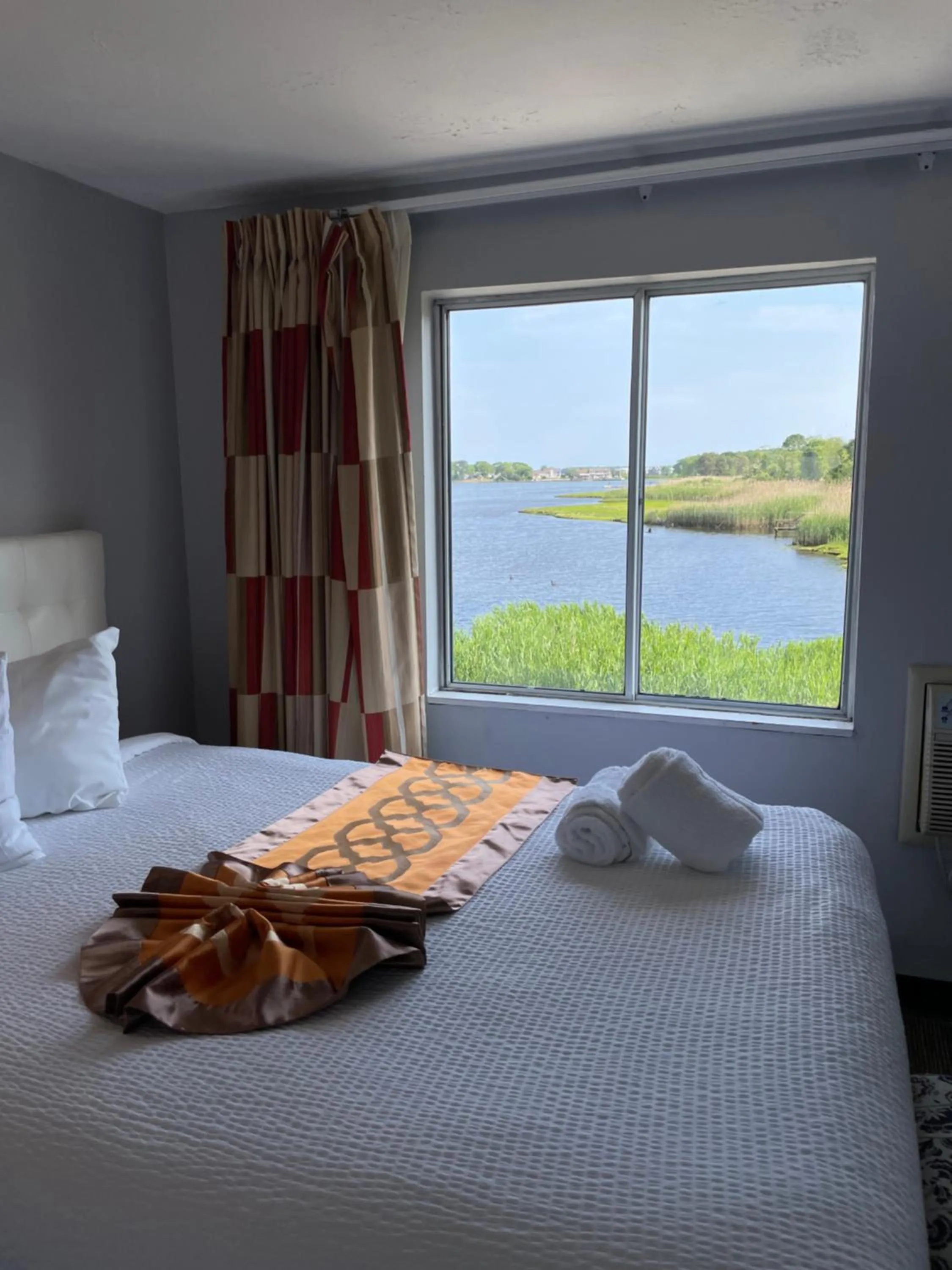 Bayside Queen Room with Two Queen Beds in Cape Sands Inn