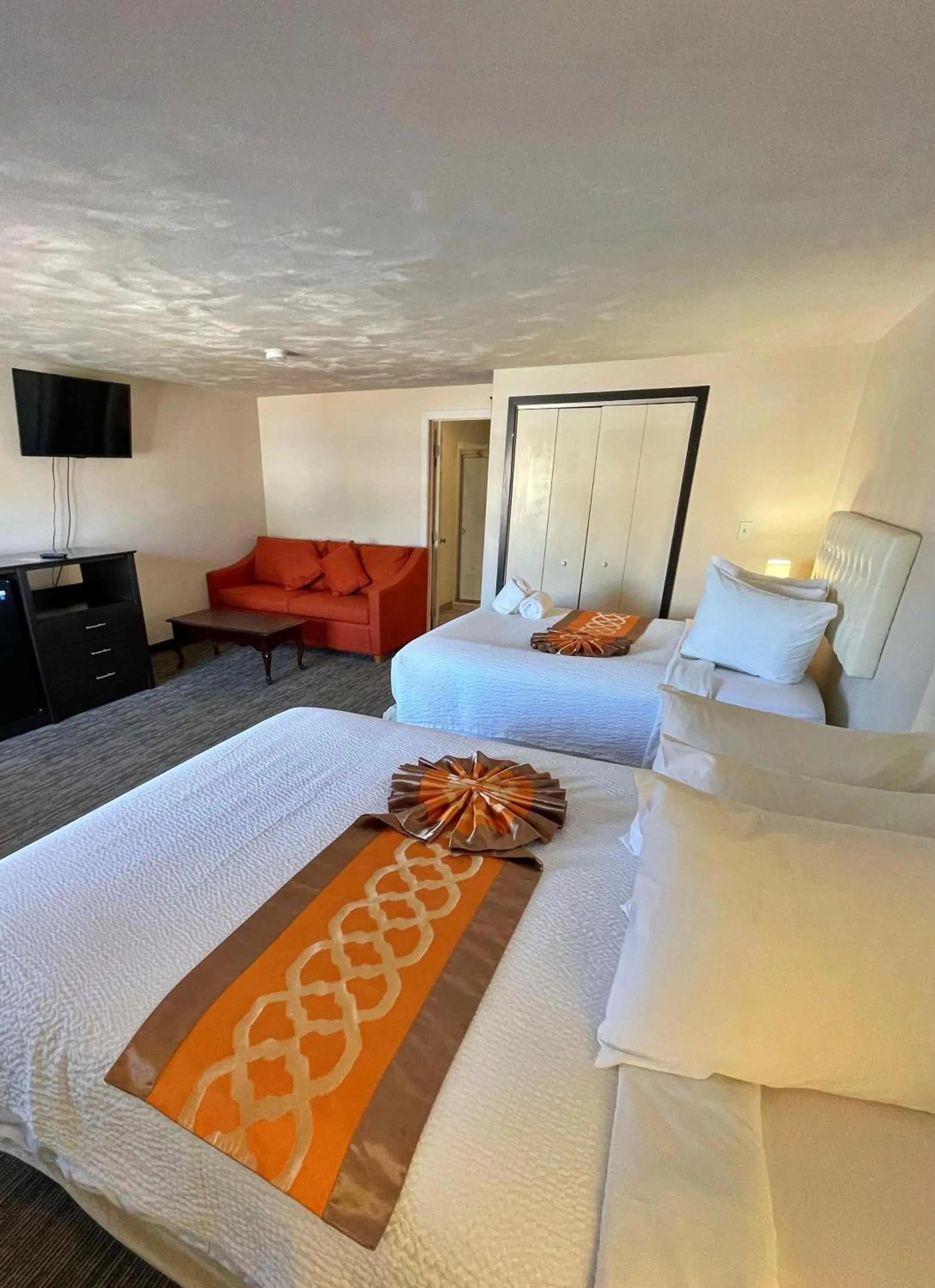 Deluxe Family Room in Cape Sands Inn