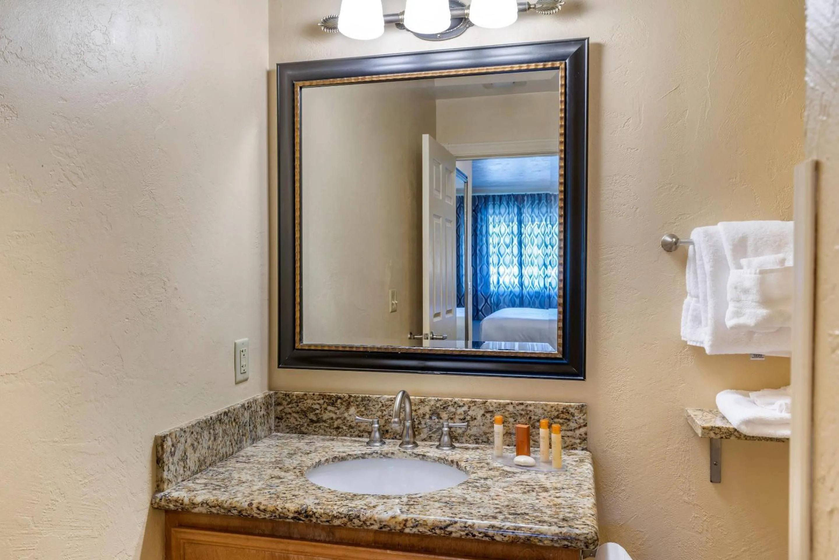 Bathroom in Lincoln Sands Oceanfront Resort, an Ascend Collection Hotel