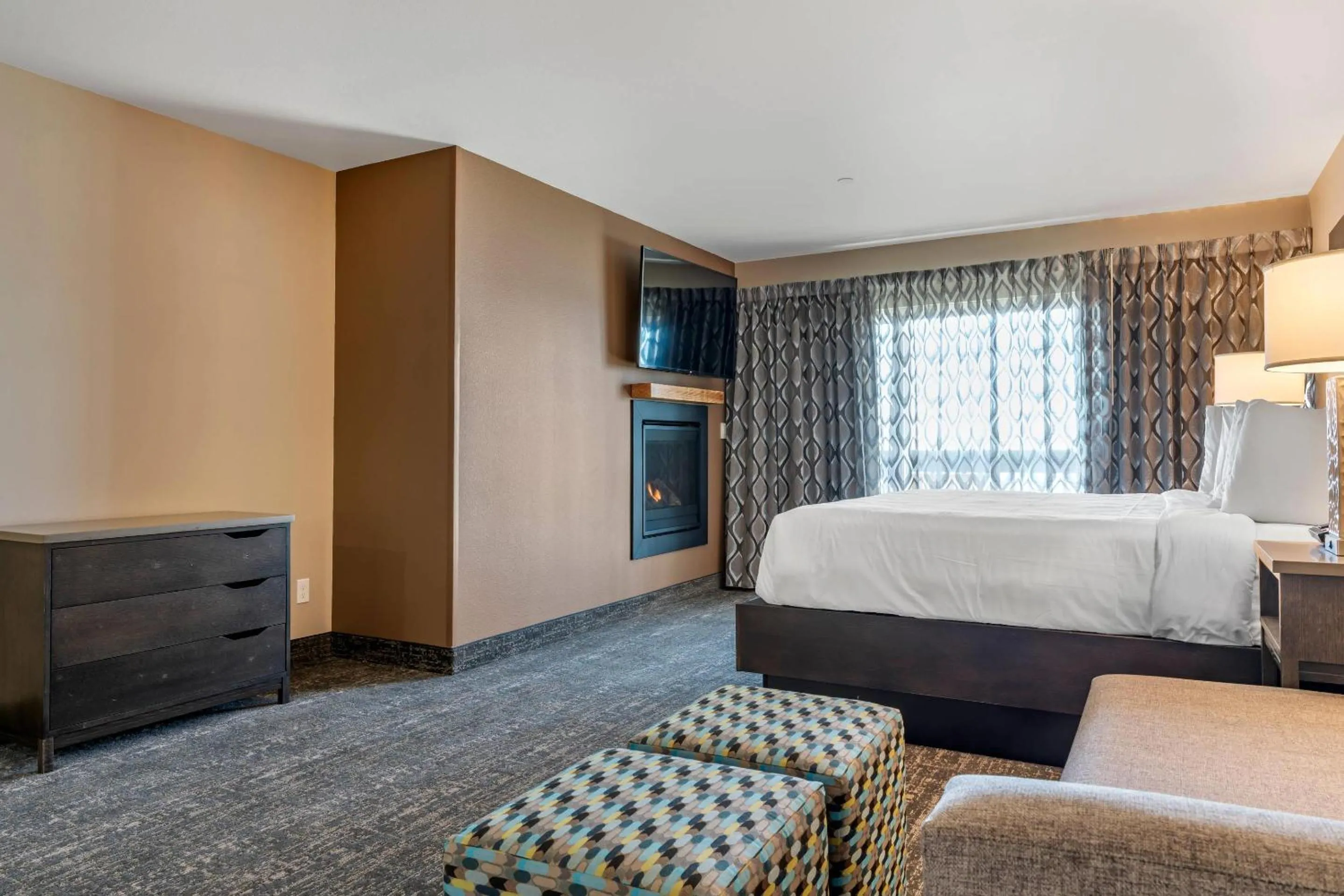 Bedroom, Bed in Lincoln Sands Oceanfront Resort, an Ascend Collection Hotel