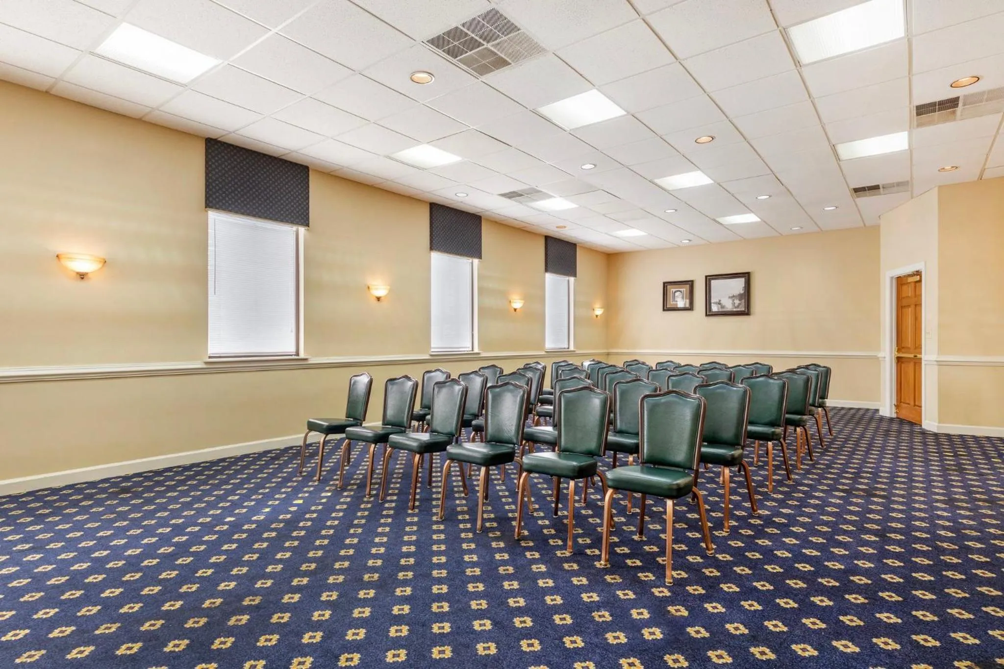 Meeting/conference room in Red Roof Inn & Suites Newport News