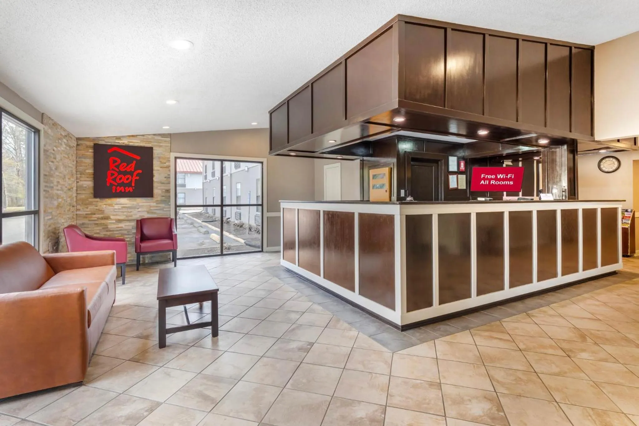 Lobby or reception in Red Roof Inn & Suites Newport News