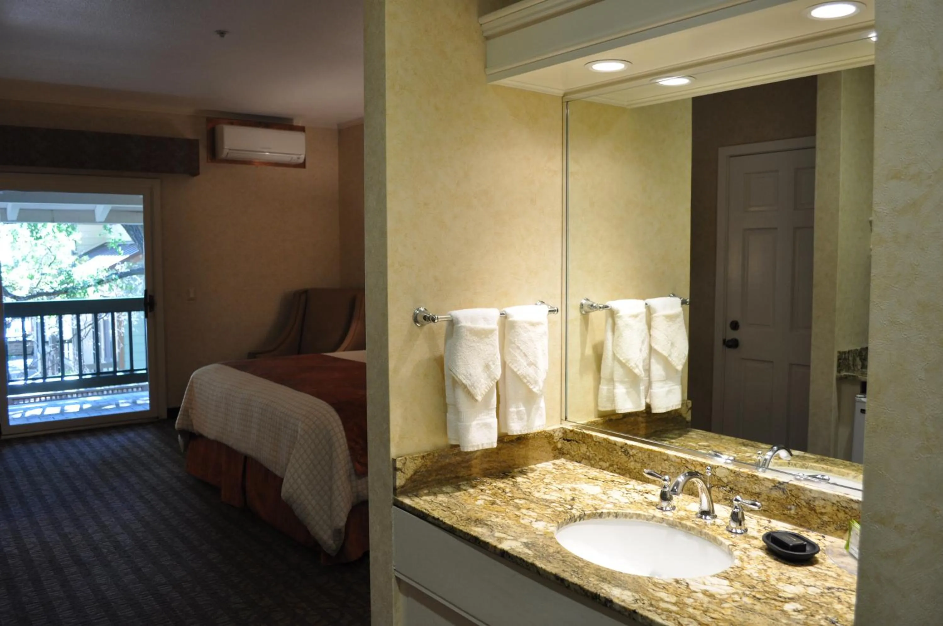 Bed in El Bonita Motel