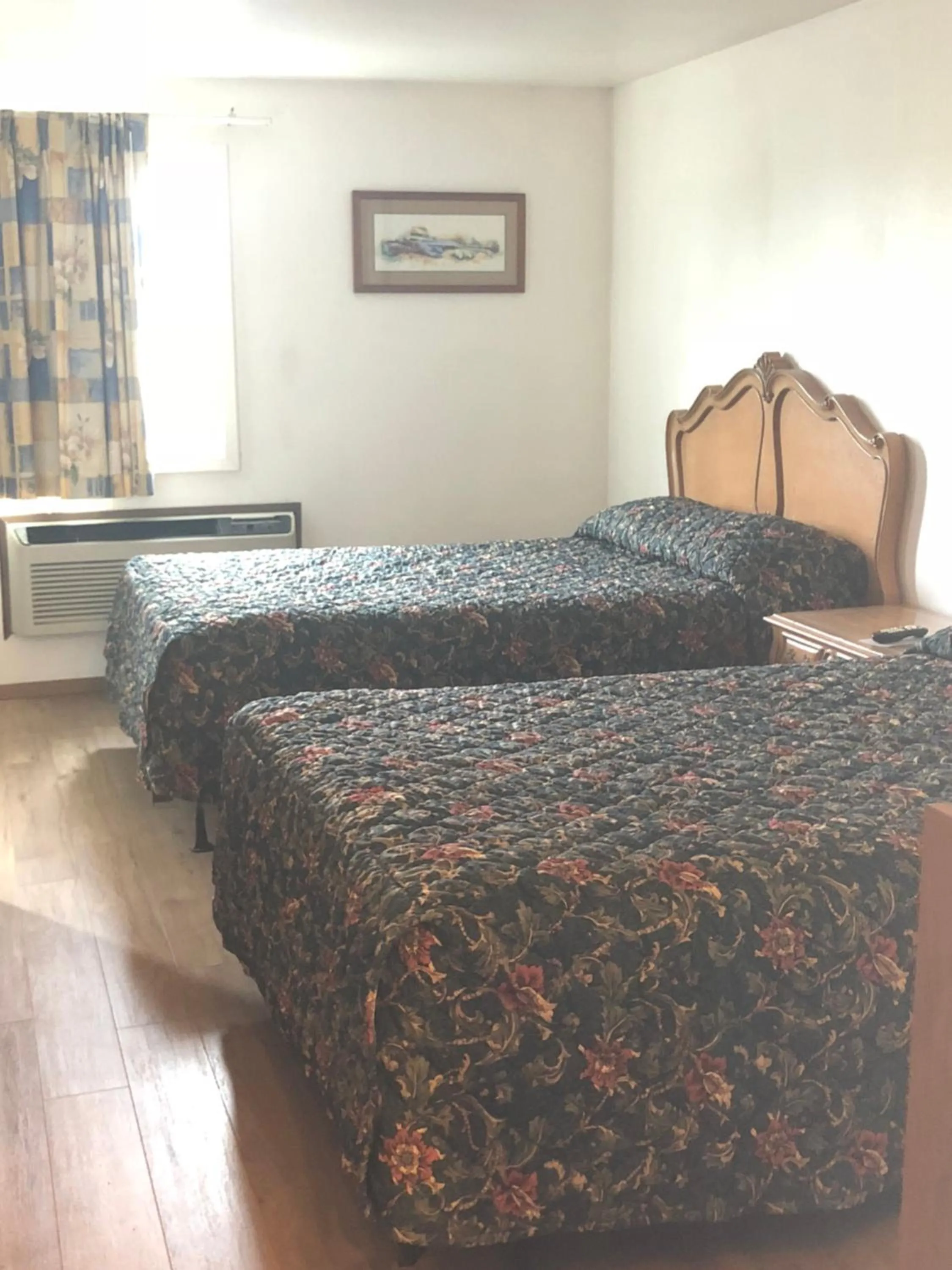 Bed in Neva Jean Motel