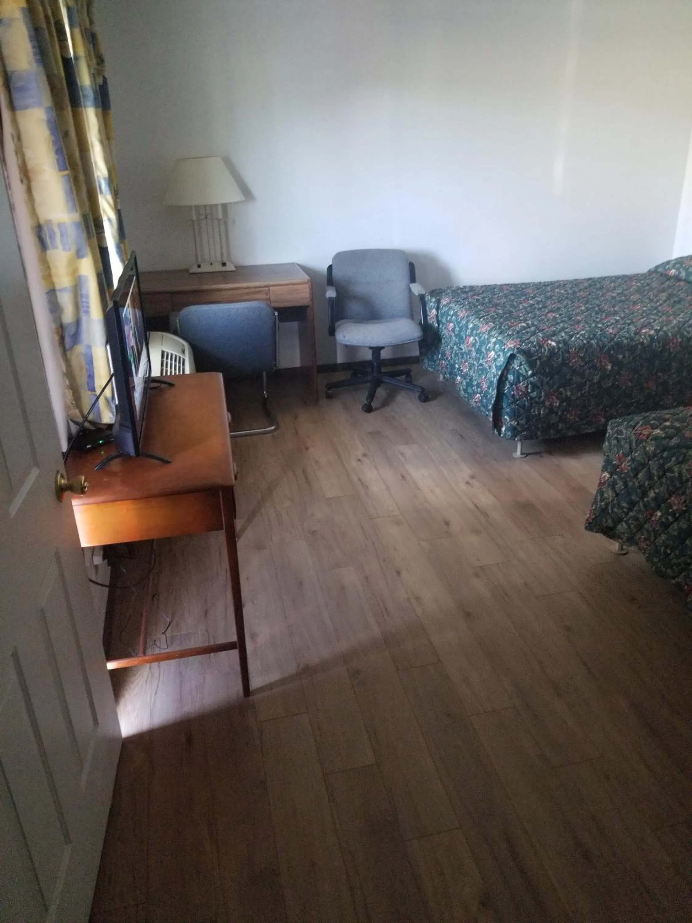 Bed in Neva Jean Motel