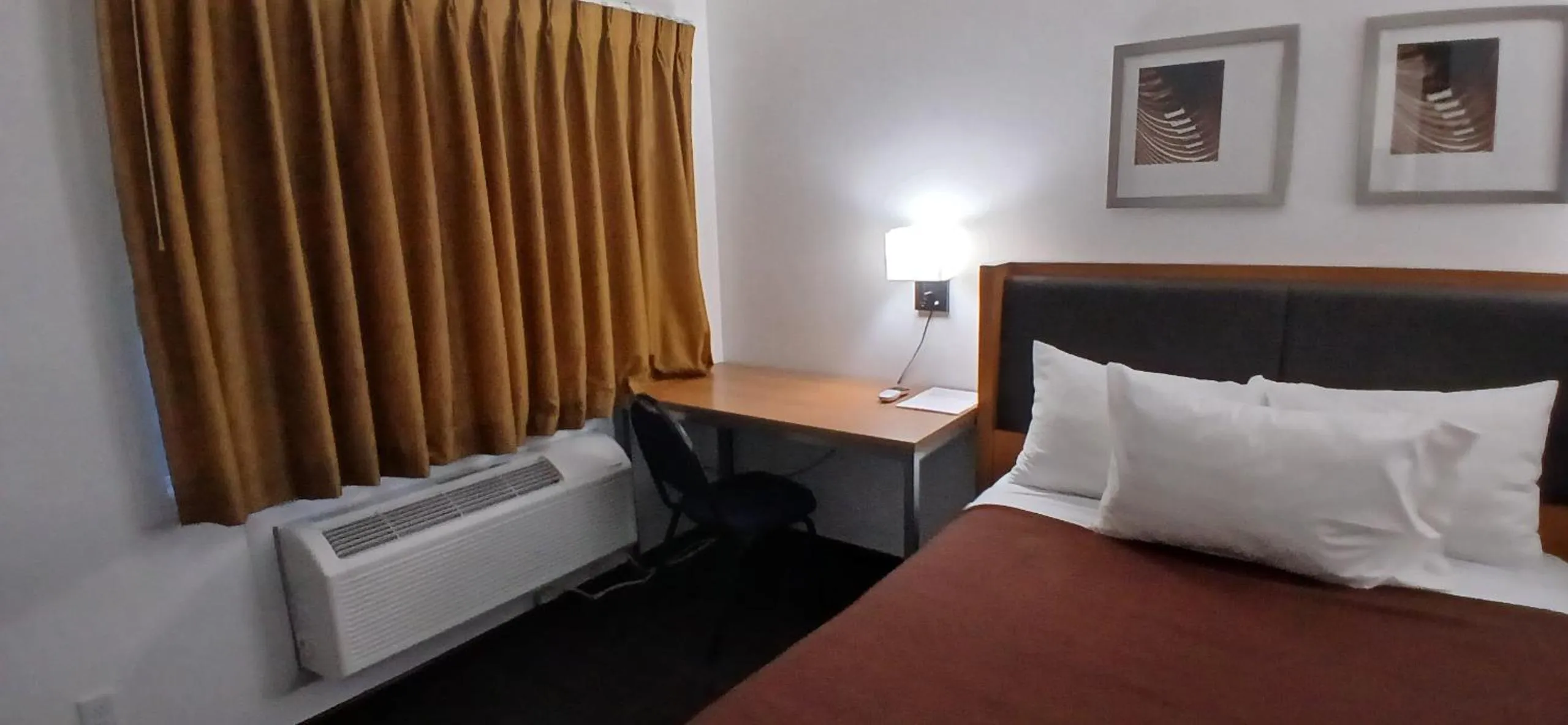 Bed in Neva Jean Motel