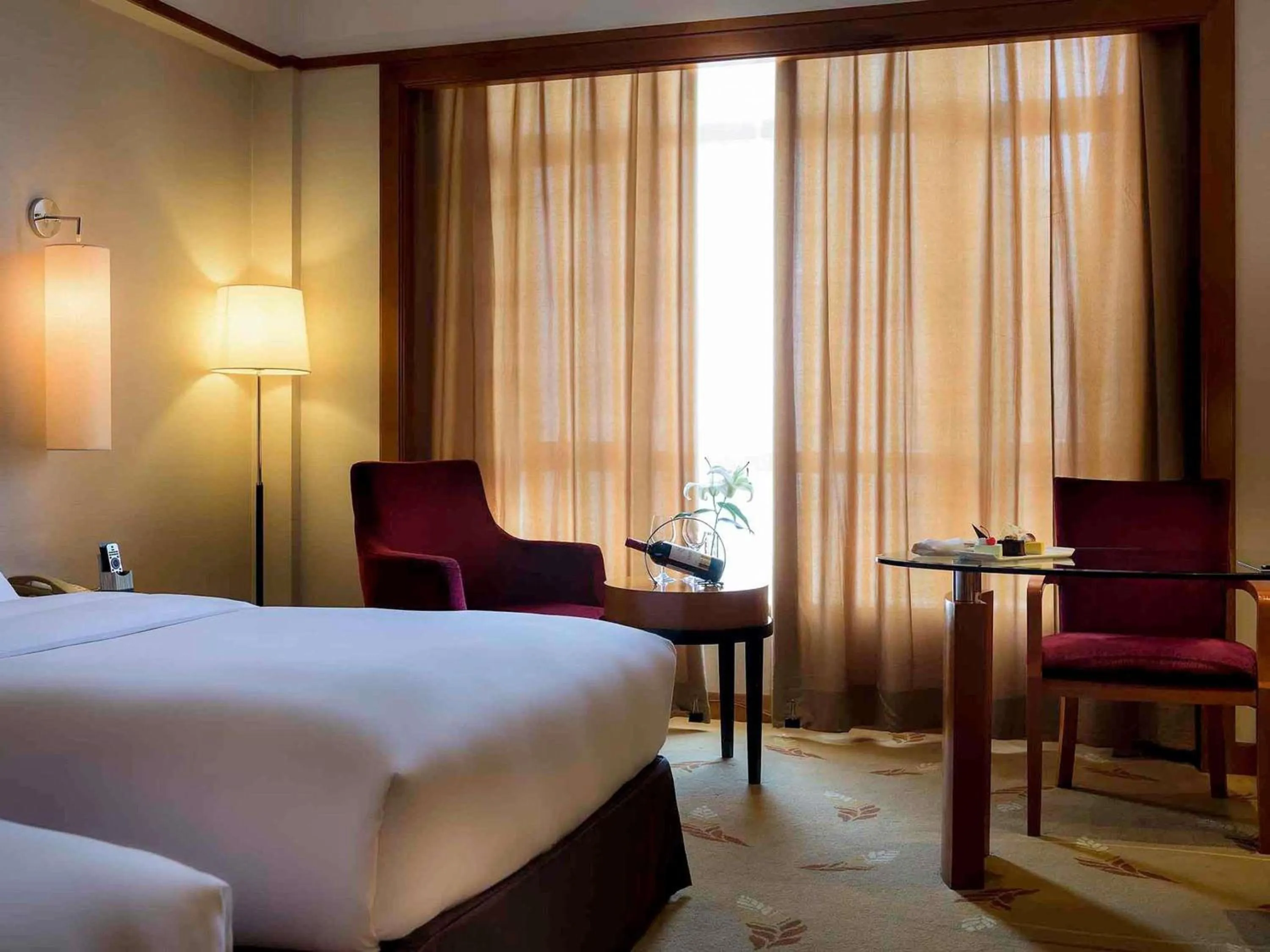 Bedroom, Bed in Pullman Zhangjiajie Hotel