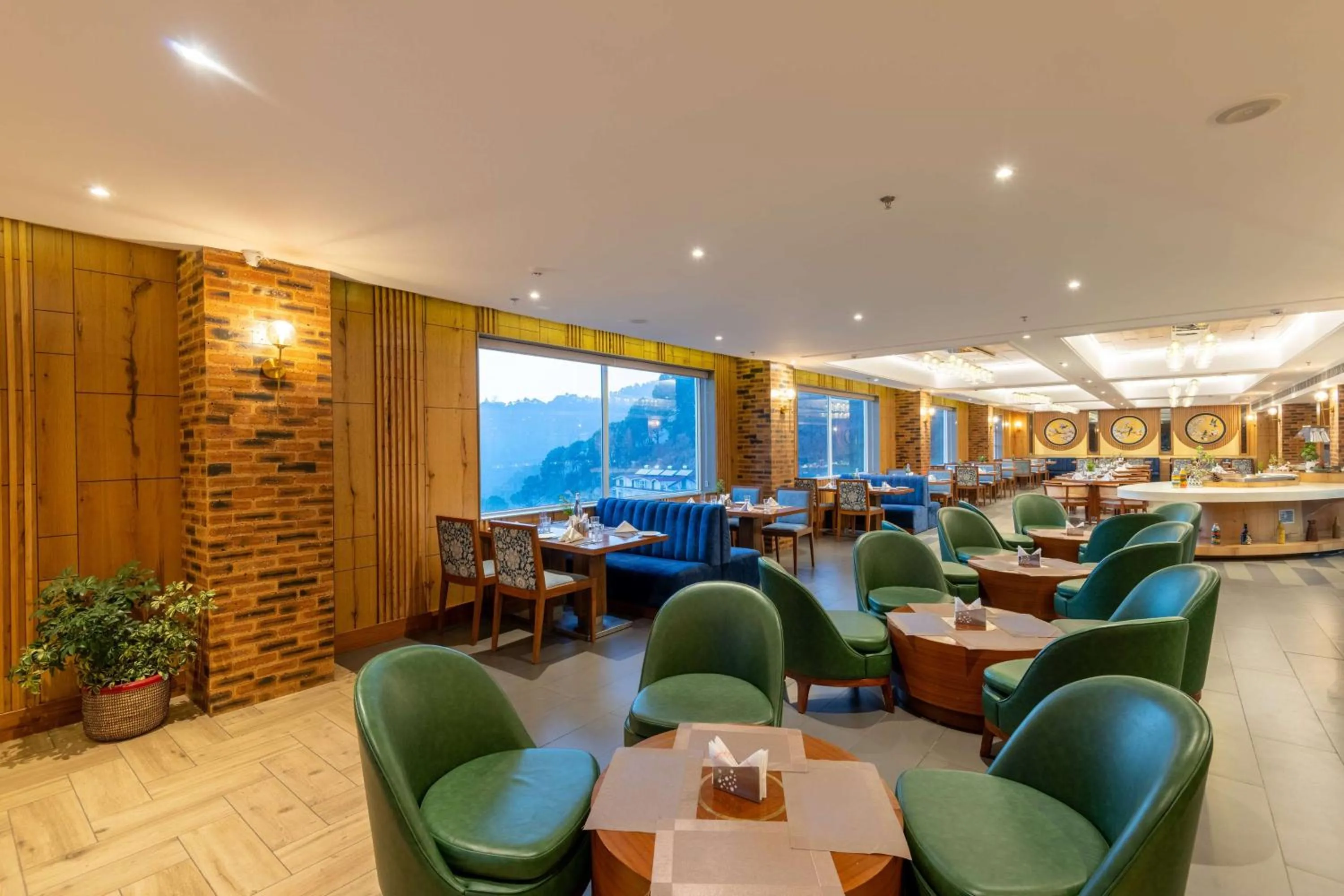 Restaurant/places to eat in Ramada by Wyndham Kasauli