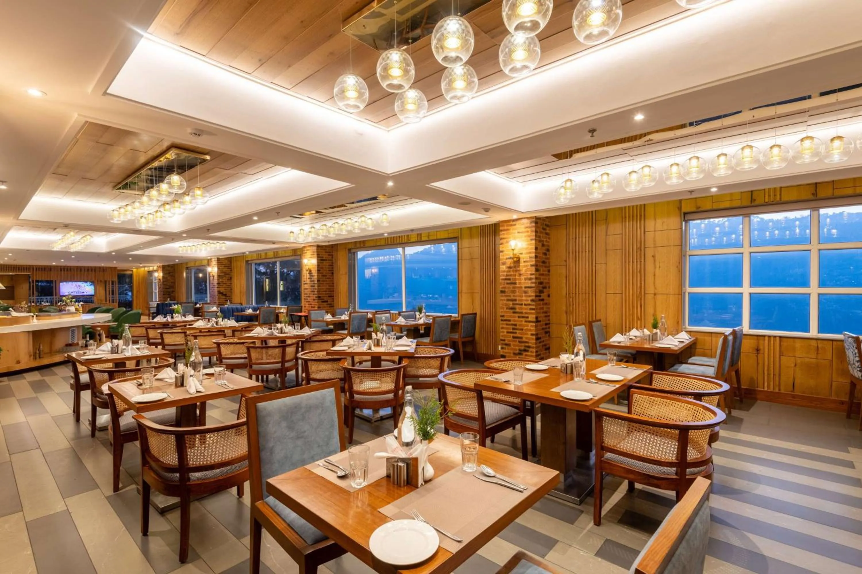 Restaurant/places to eat in Ramada by Wyndham Kasauli