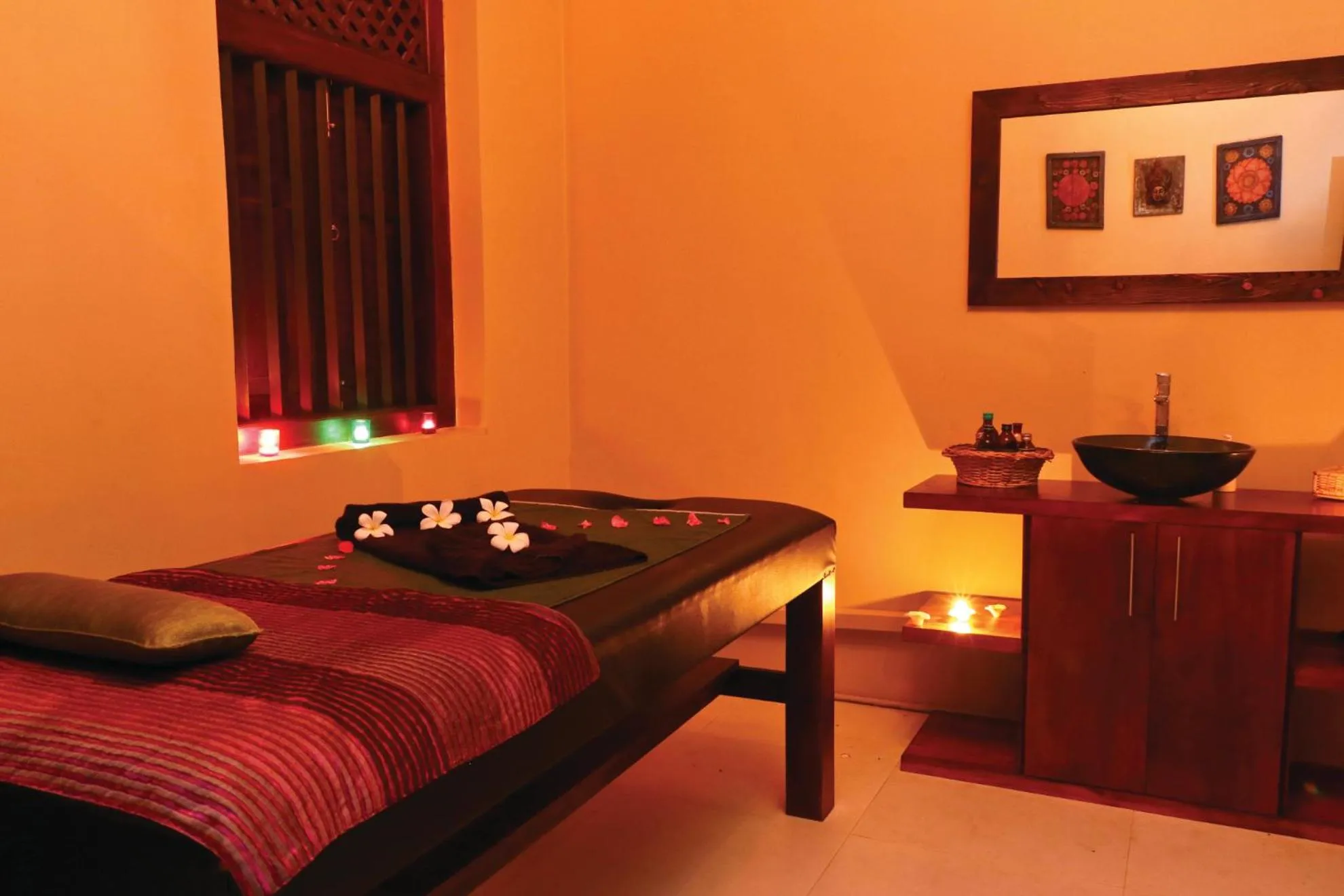 Massage, Bed in The Heritage Hotel Galle Fort