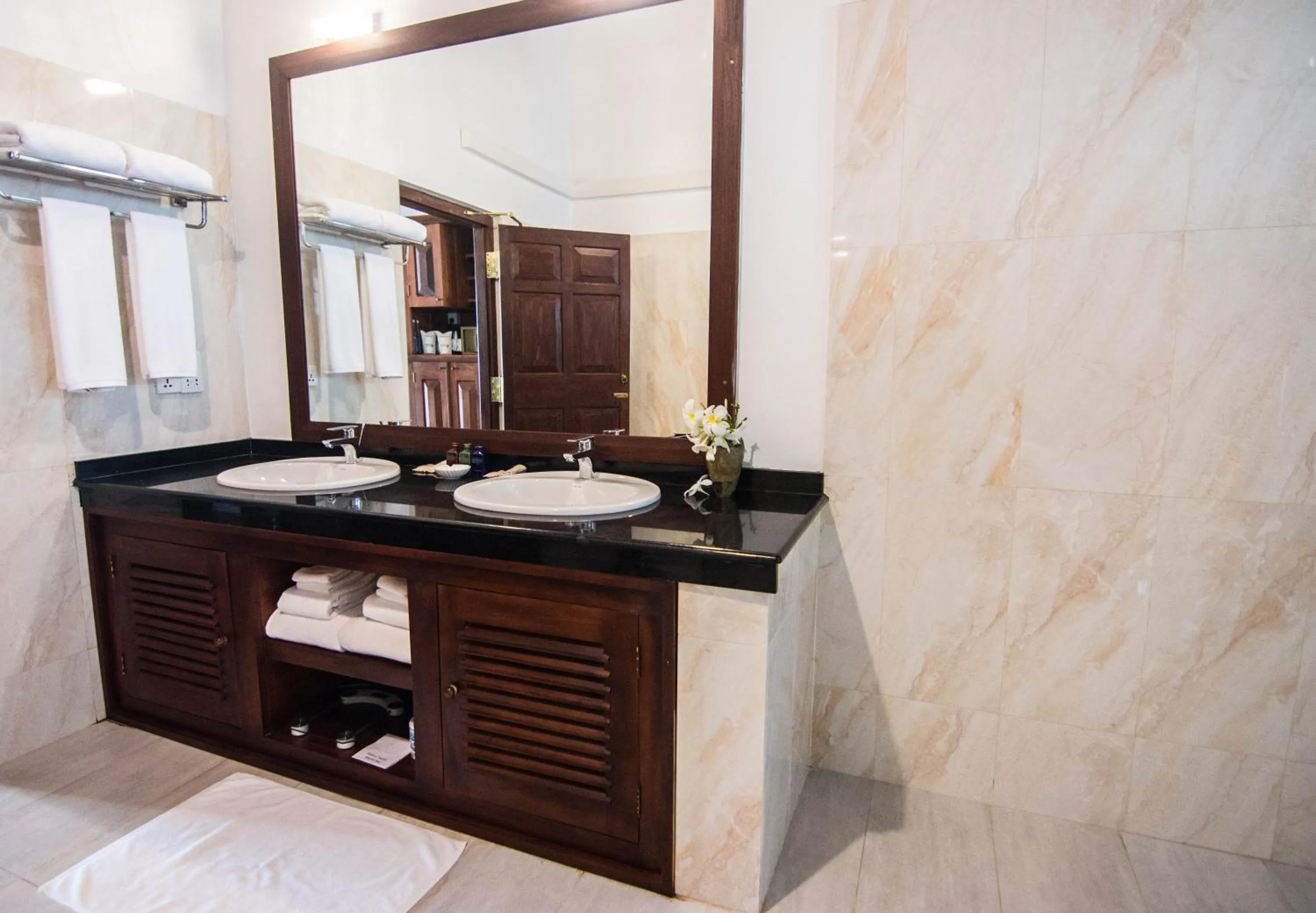 Bathroom in The Heritage Hotel Galle Fort