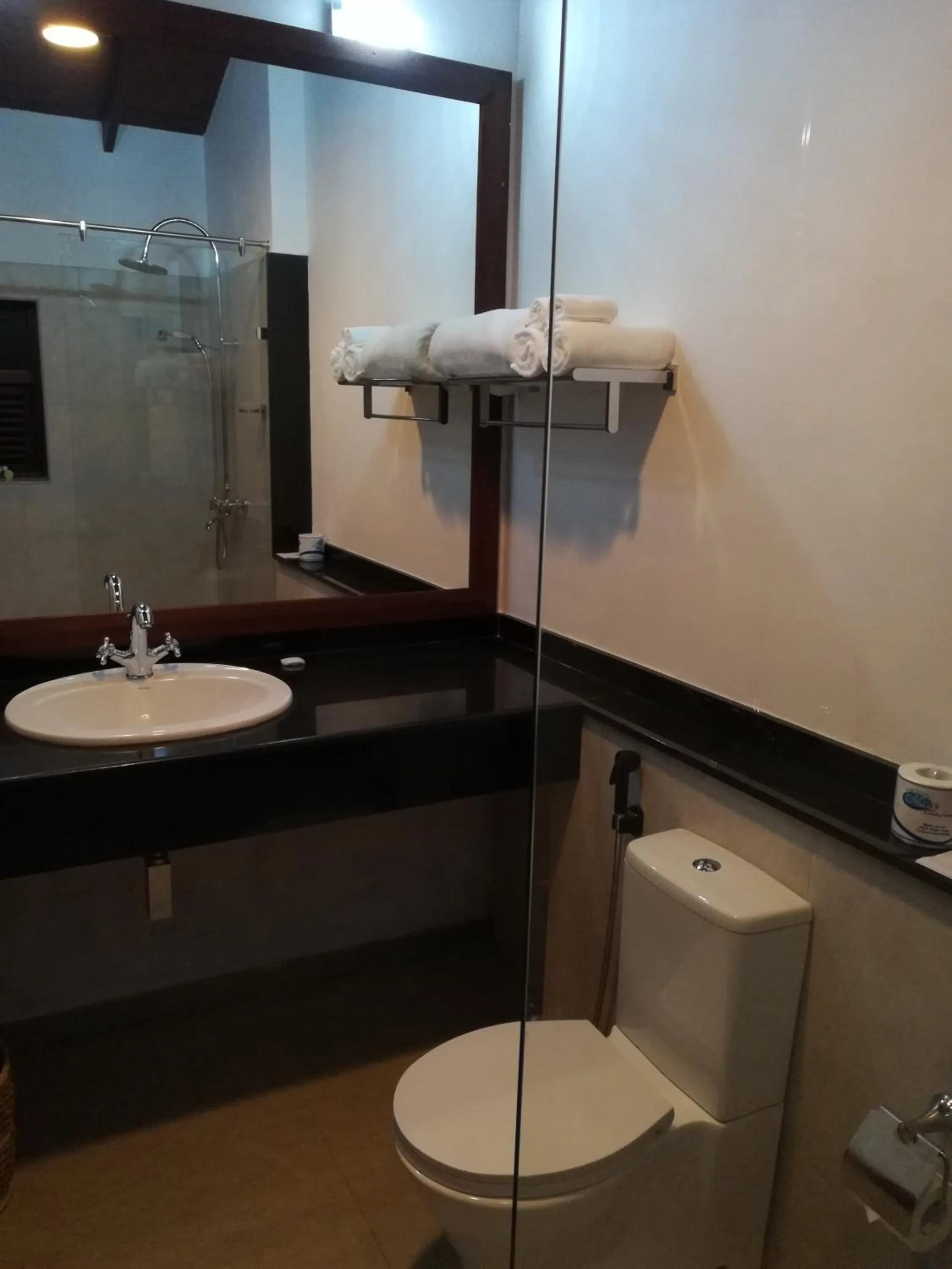 Bathroom in The Heritage Hotel Galle Fort