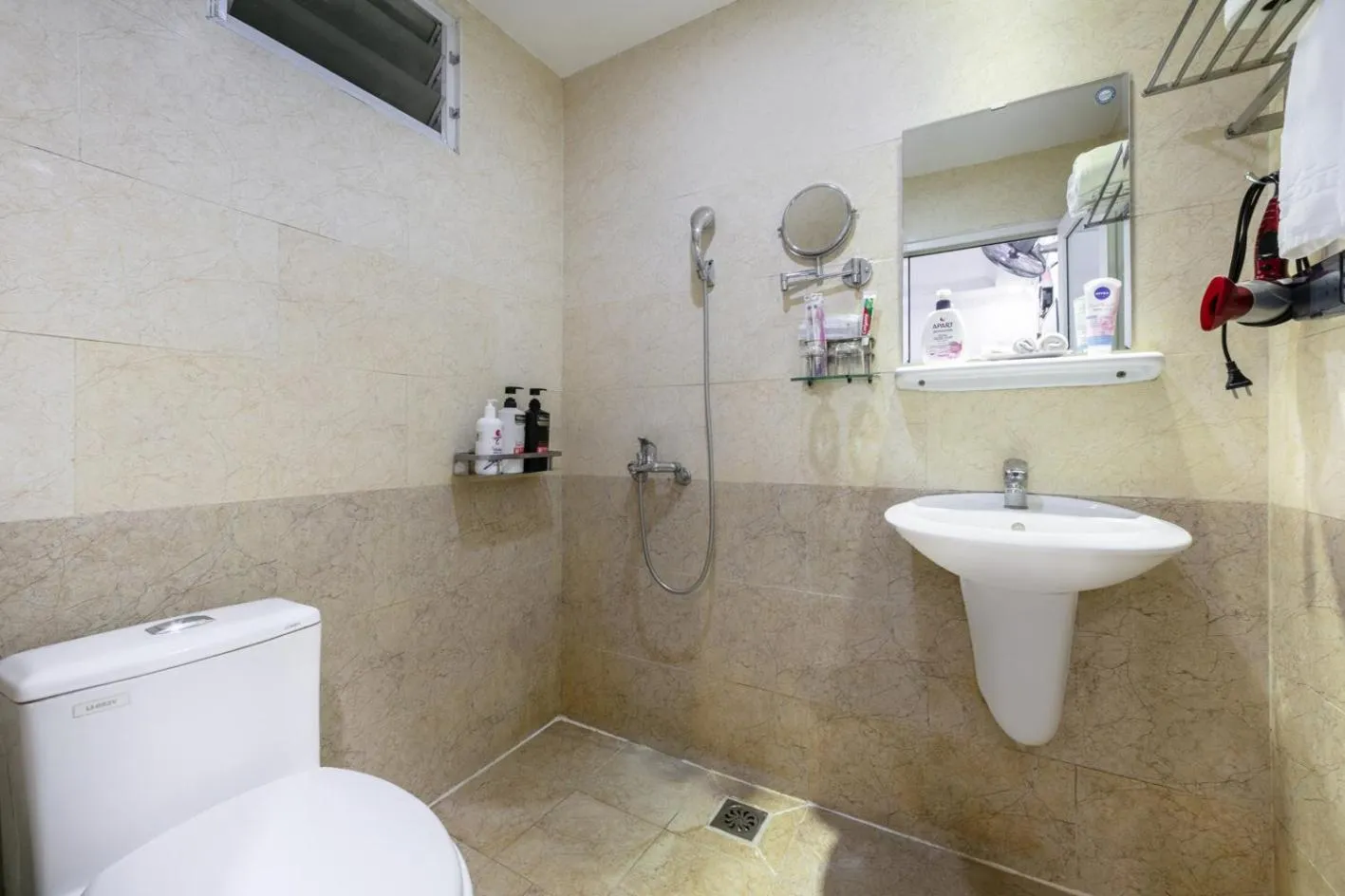 Shower in A25 Hotel - 109 Trúc Bạch