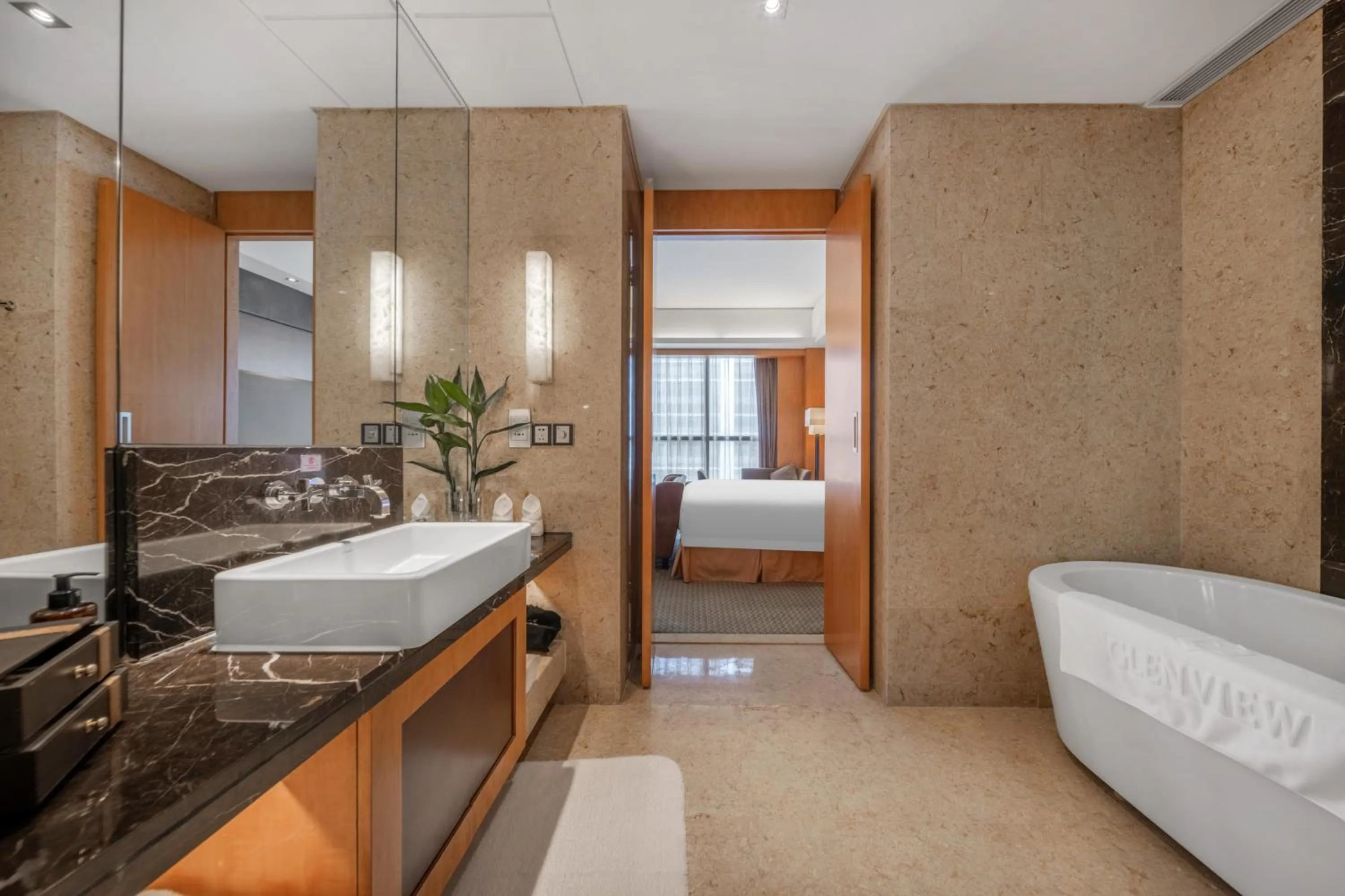 Bathroom, Bed in Glenview ITC Plaza Chongqing